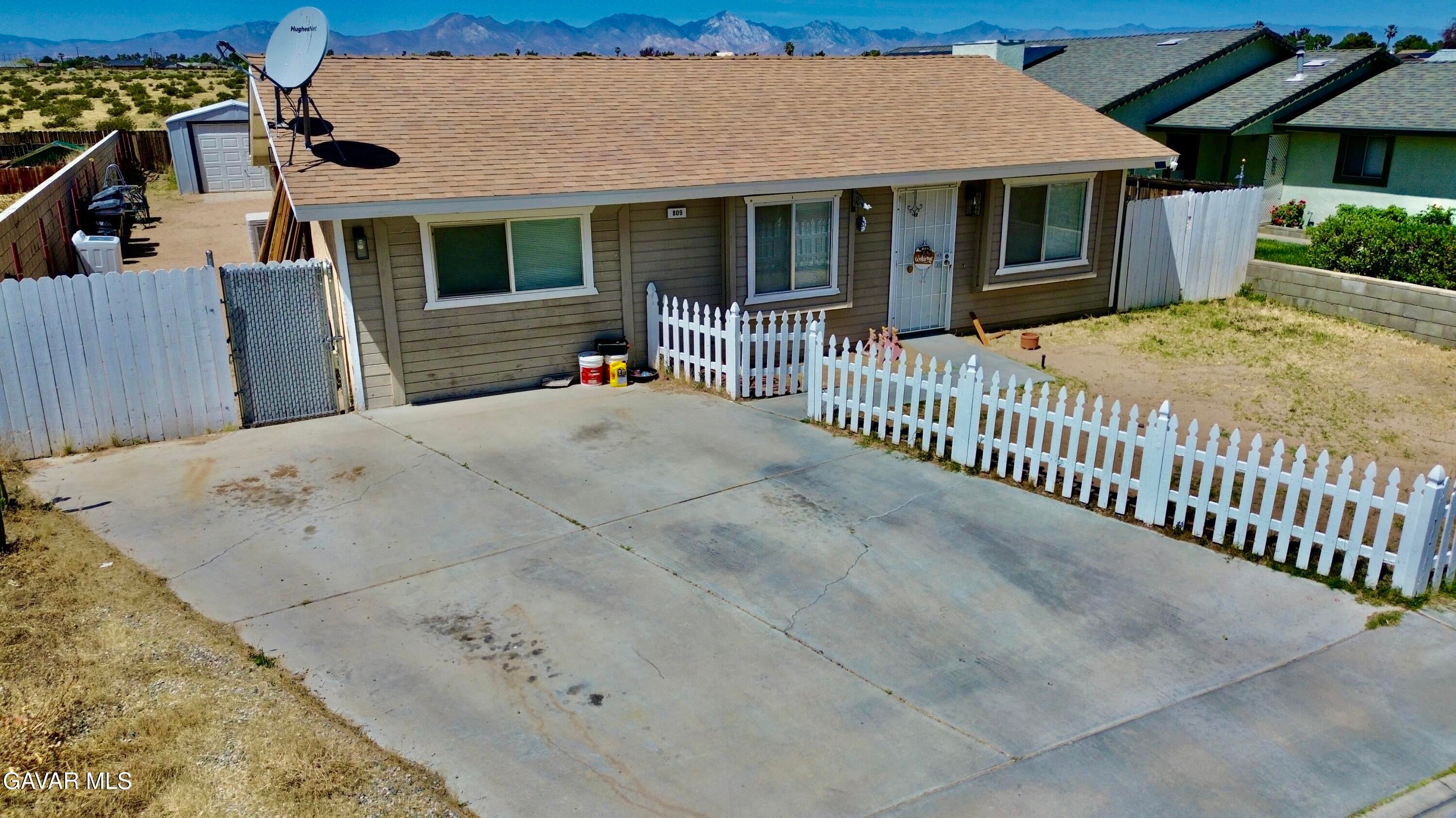 809 S Sunset Street — photo