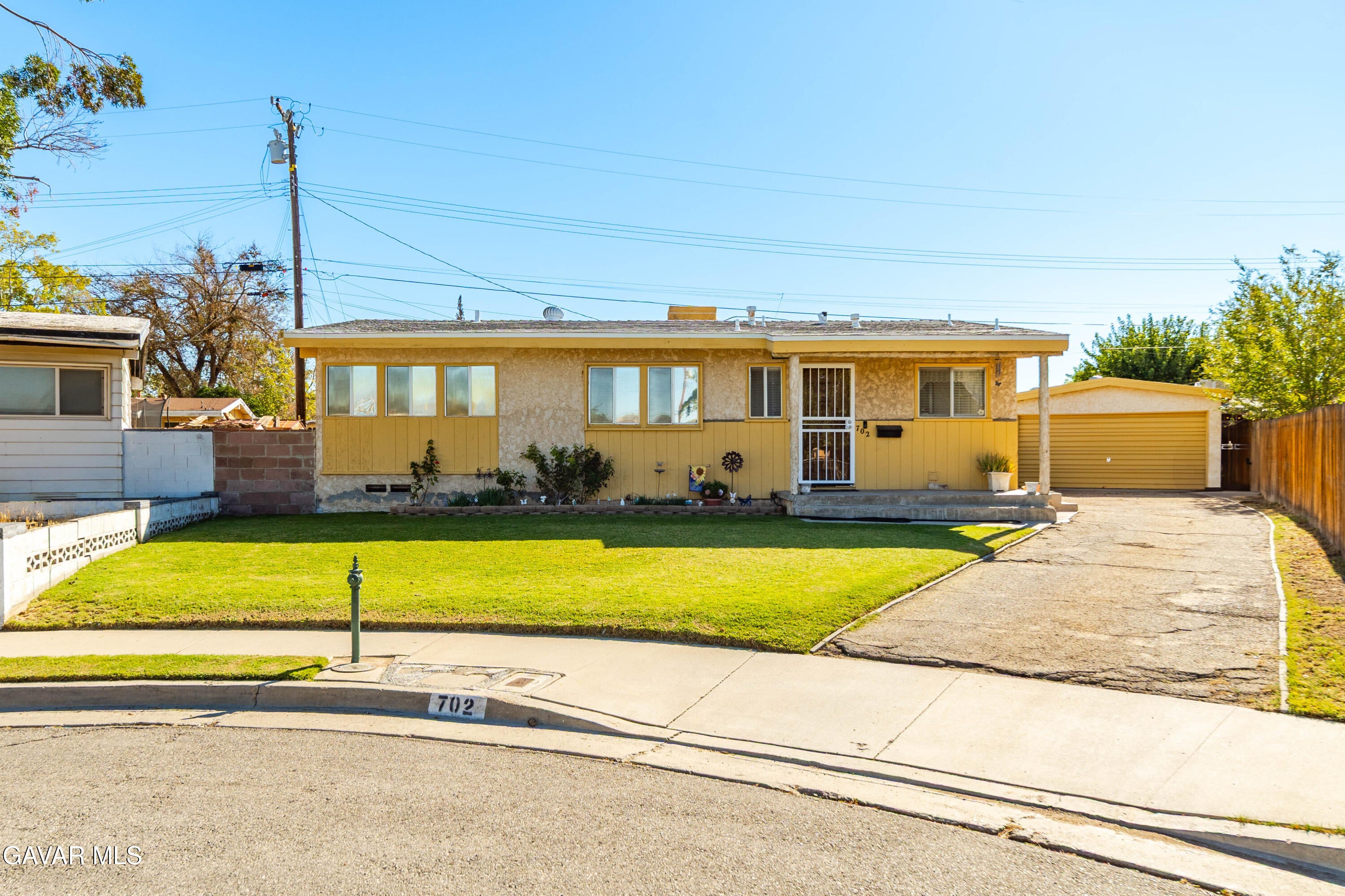 702 W Avenue H9 — photo