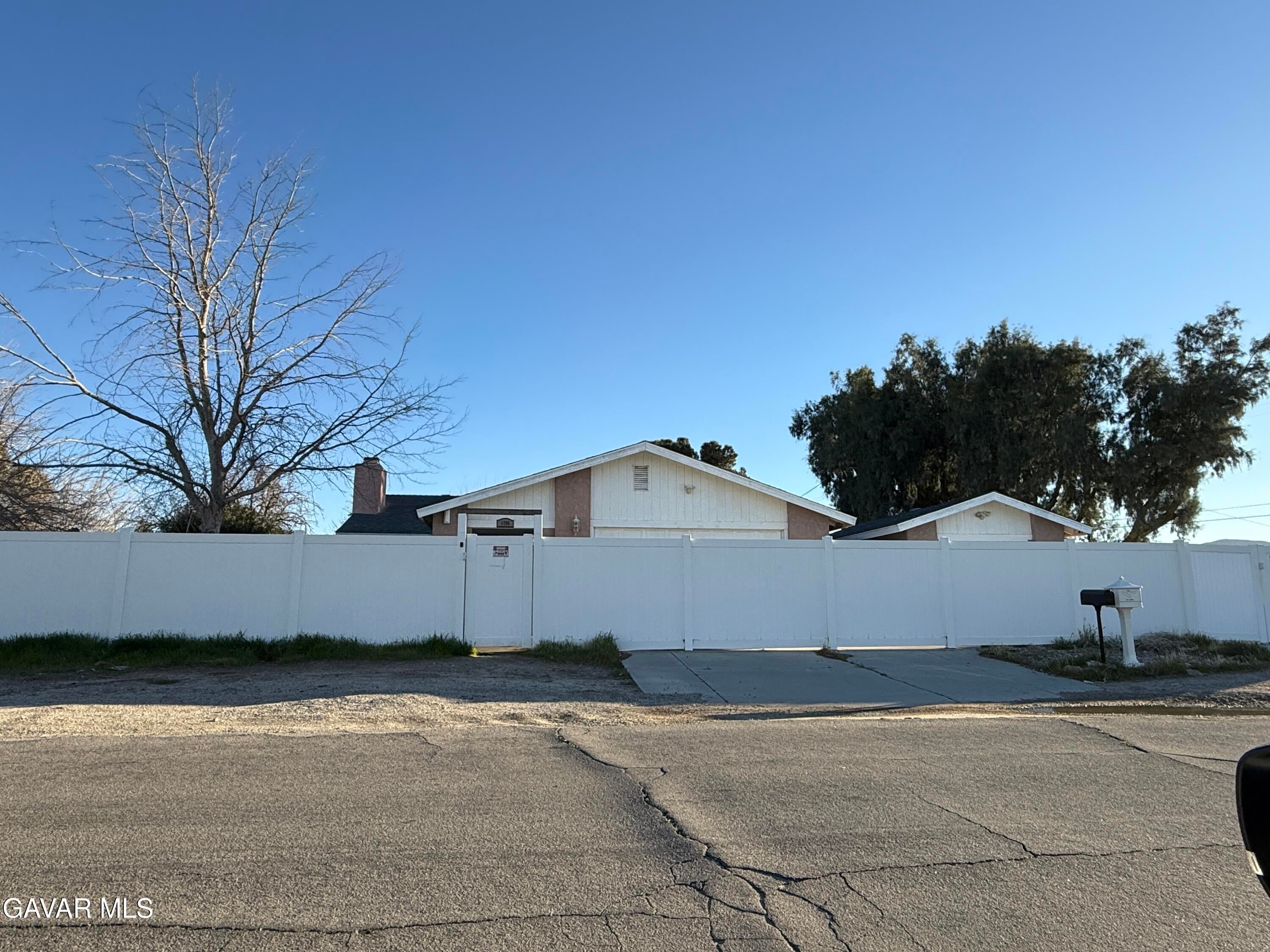 8706 E Avenue T 4 — photo