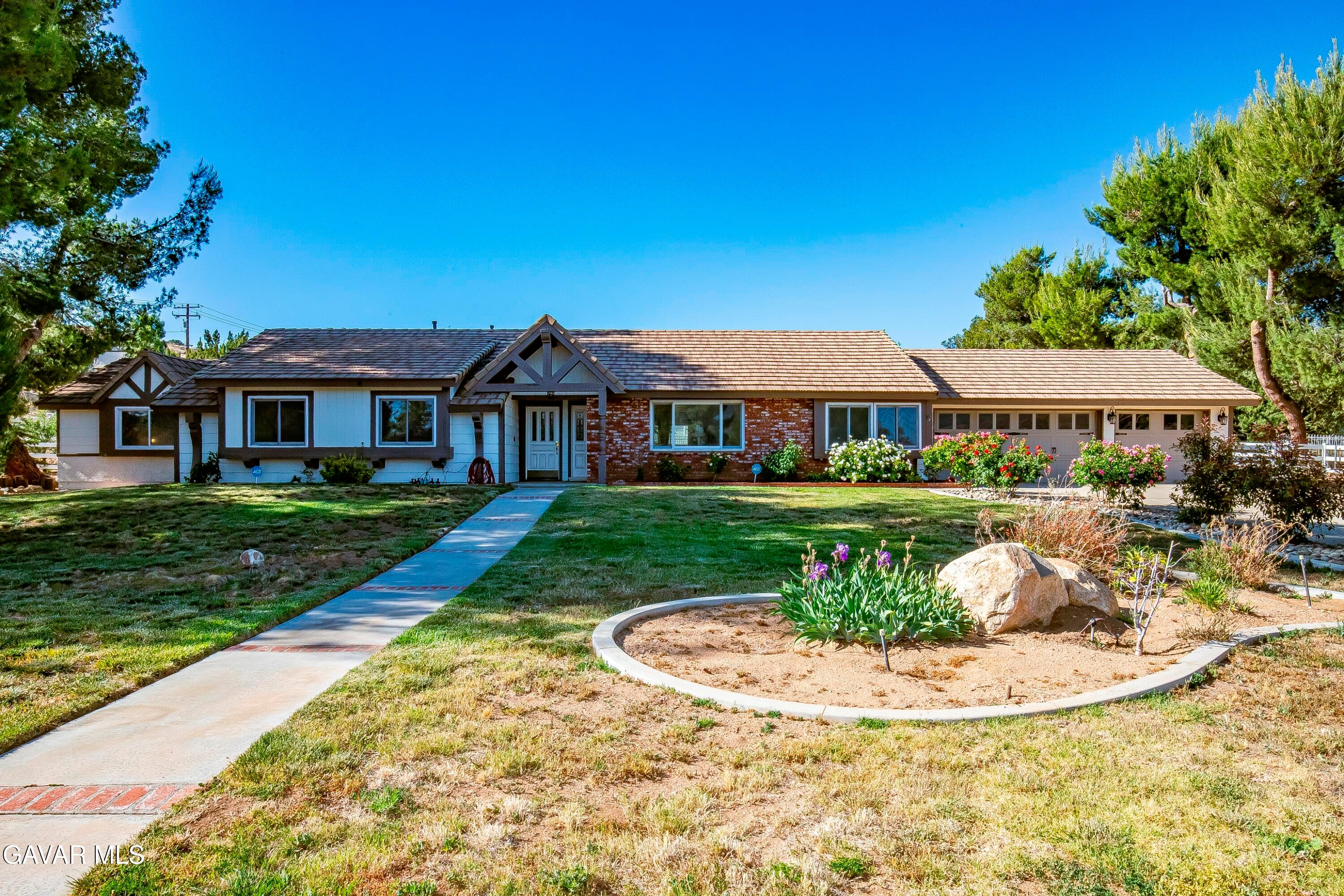 3621 Silver Spur Lane — photo