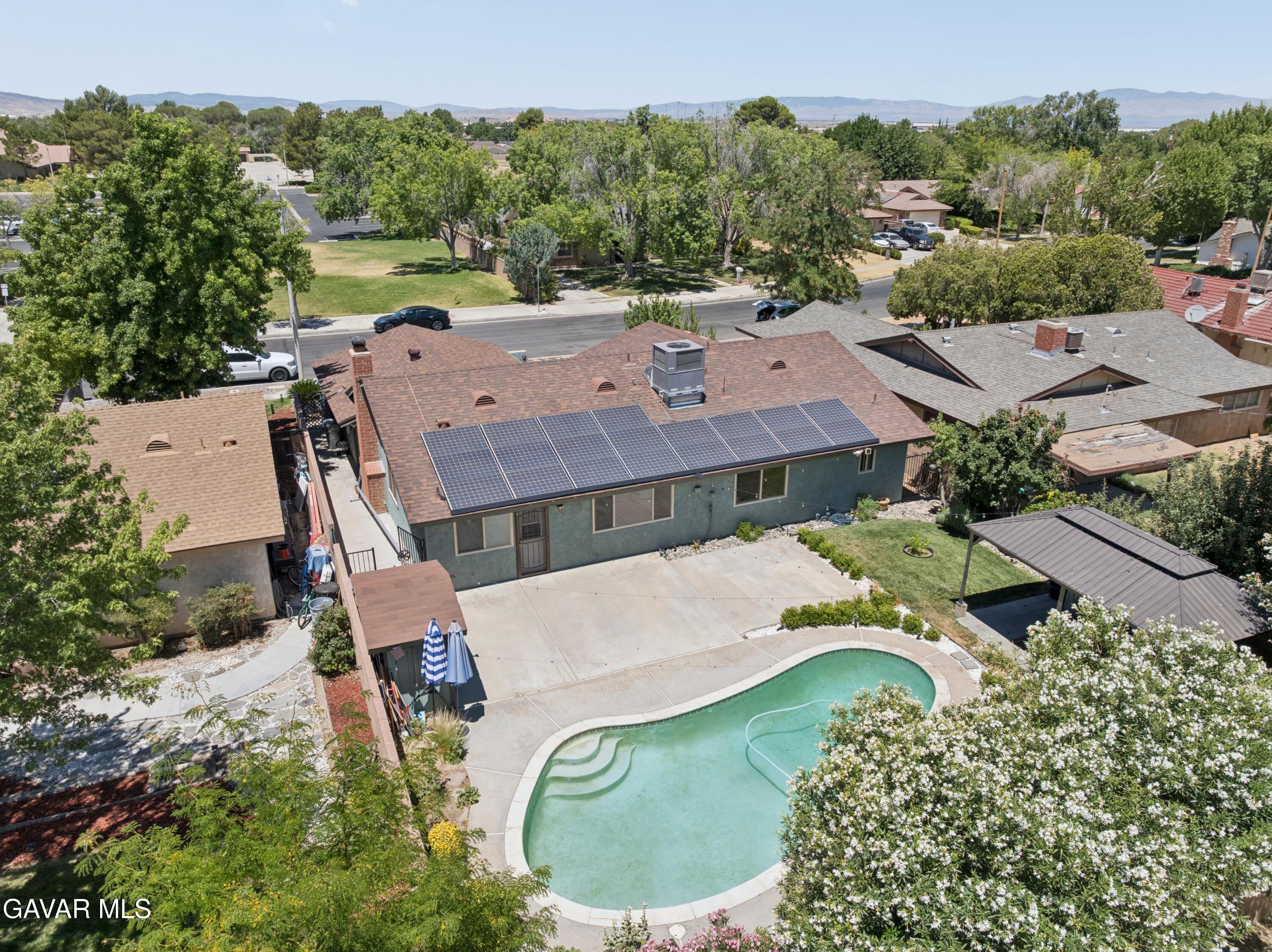44830 Lorimer Avenue — photo