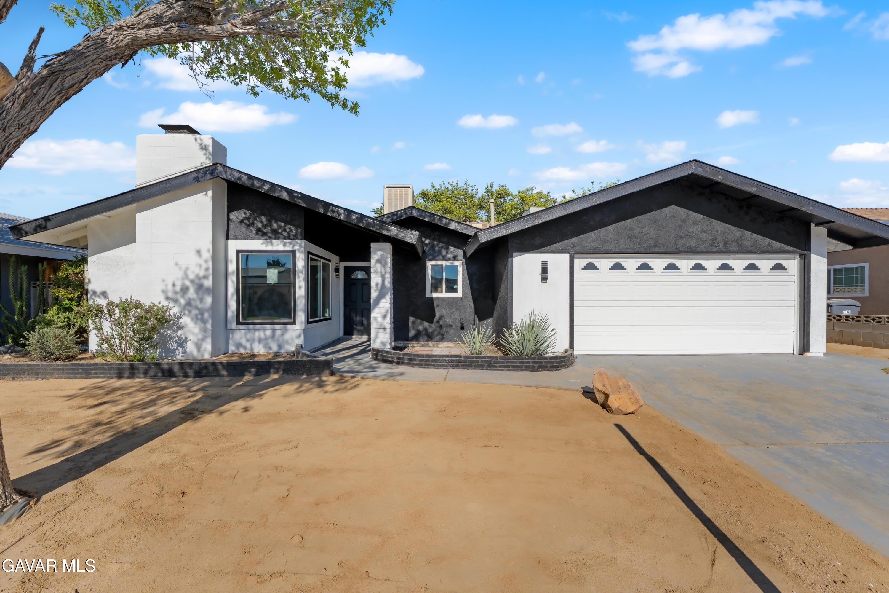 44934 Hanstead Avenue — photo