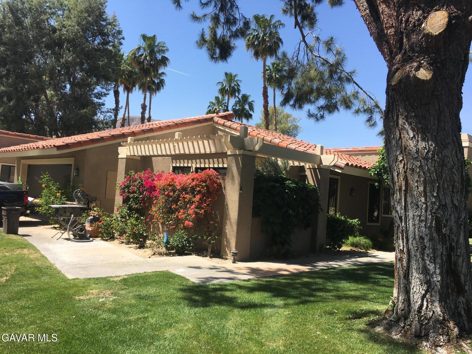 21 Tennis Club Drive — photo