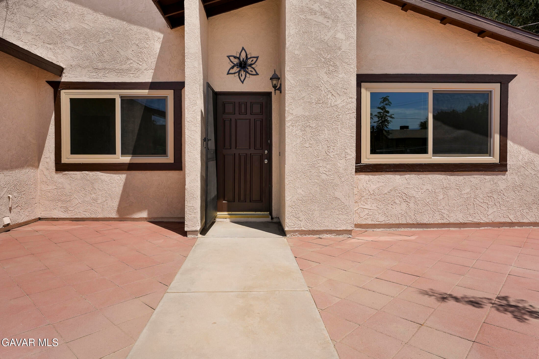 10133 E Avenue R8 — photo