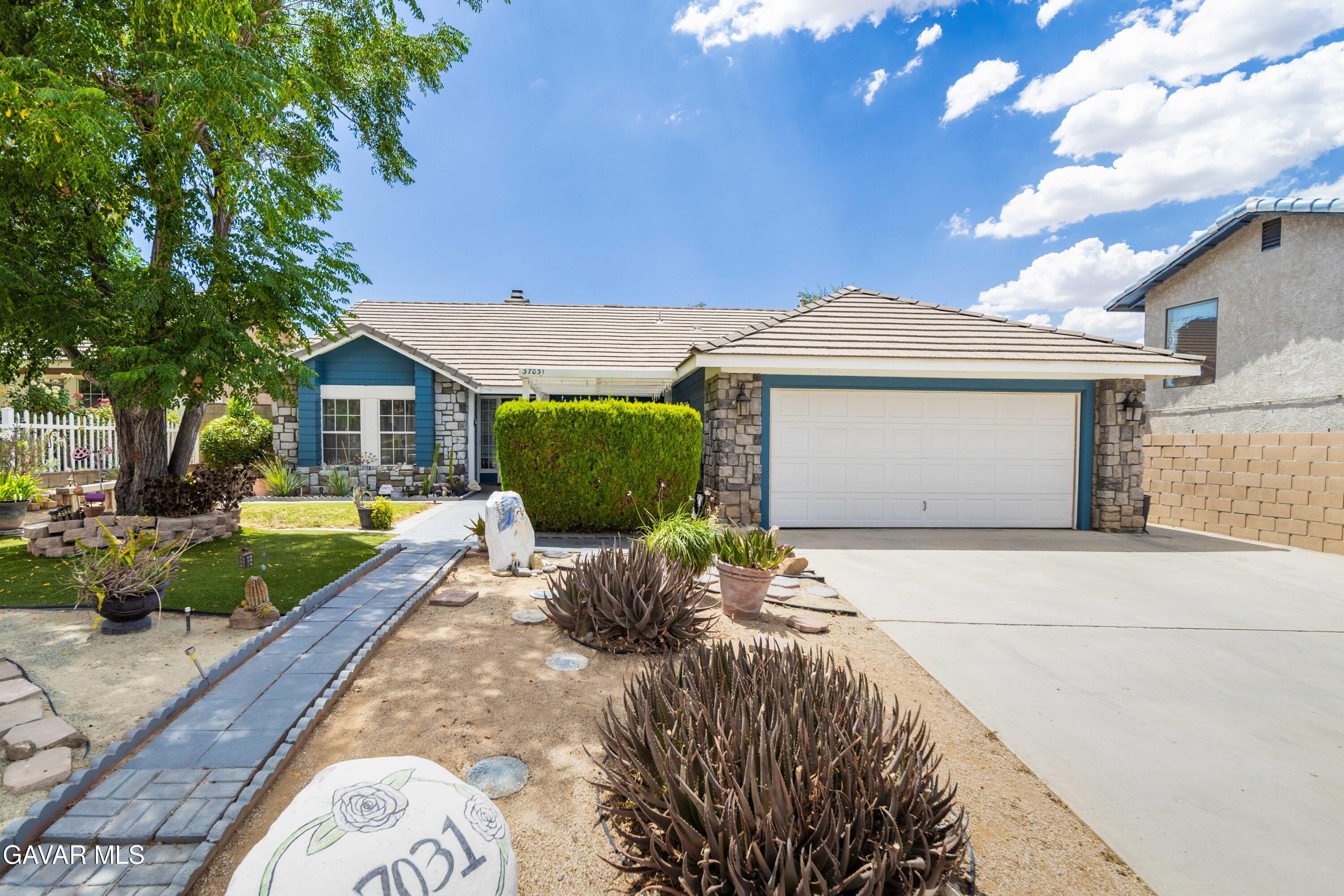 37031 La Contempo Avenue — photo