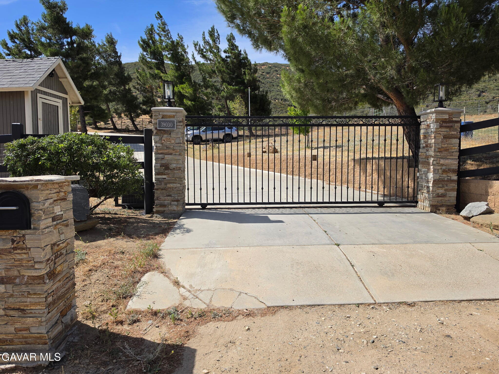 39030 Bouquet Canyon Road — photo