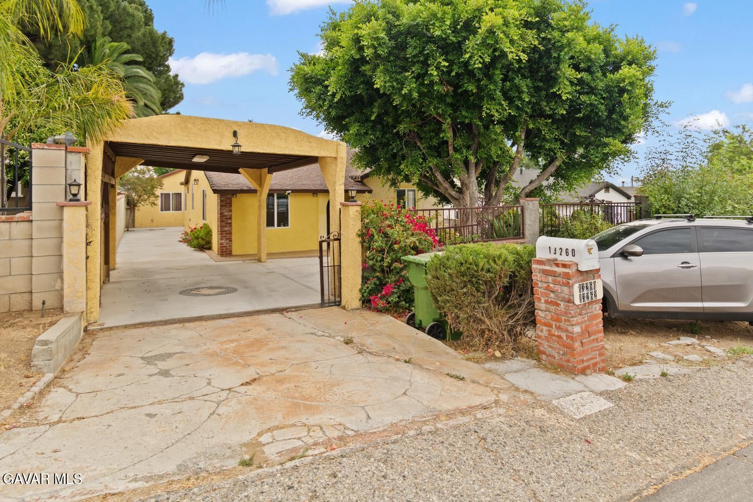13260 Raven Street — photo