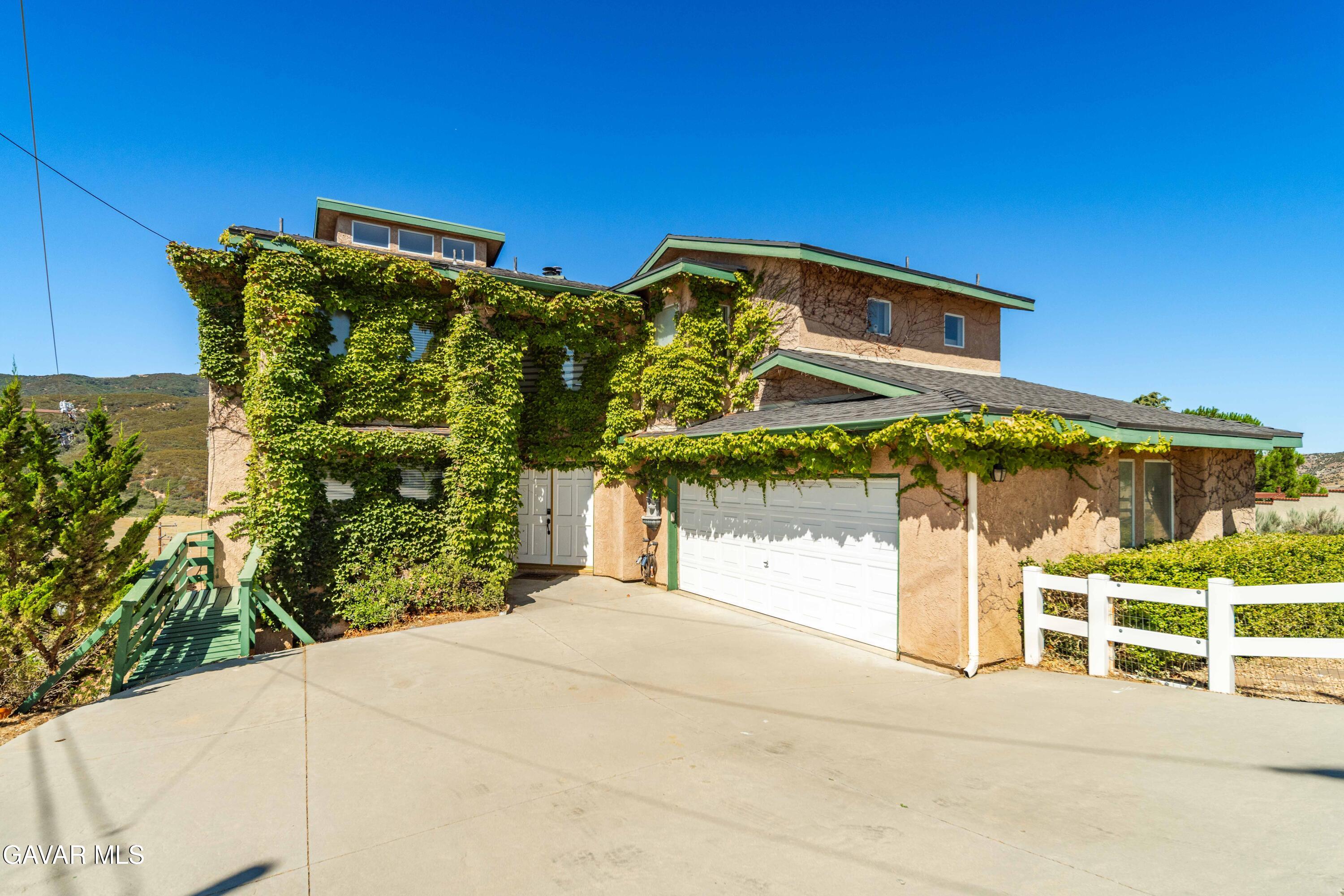 14738 Flintstone Drive — photo