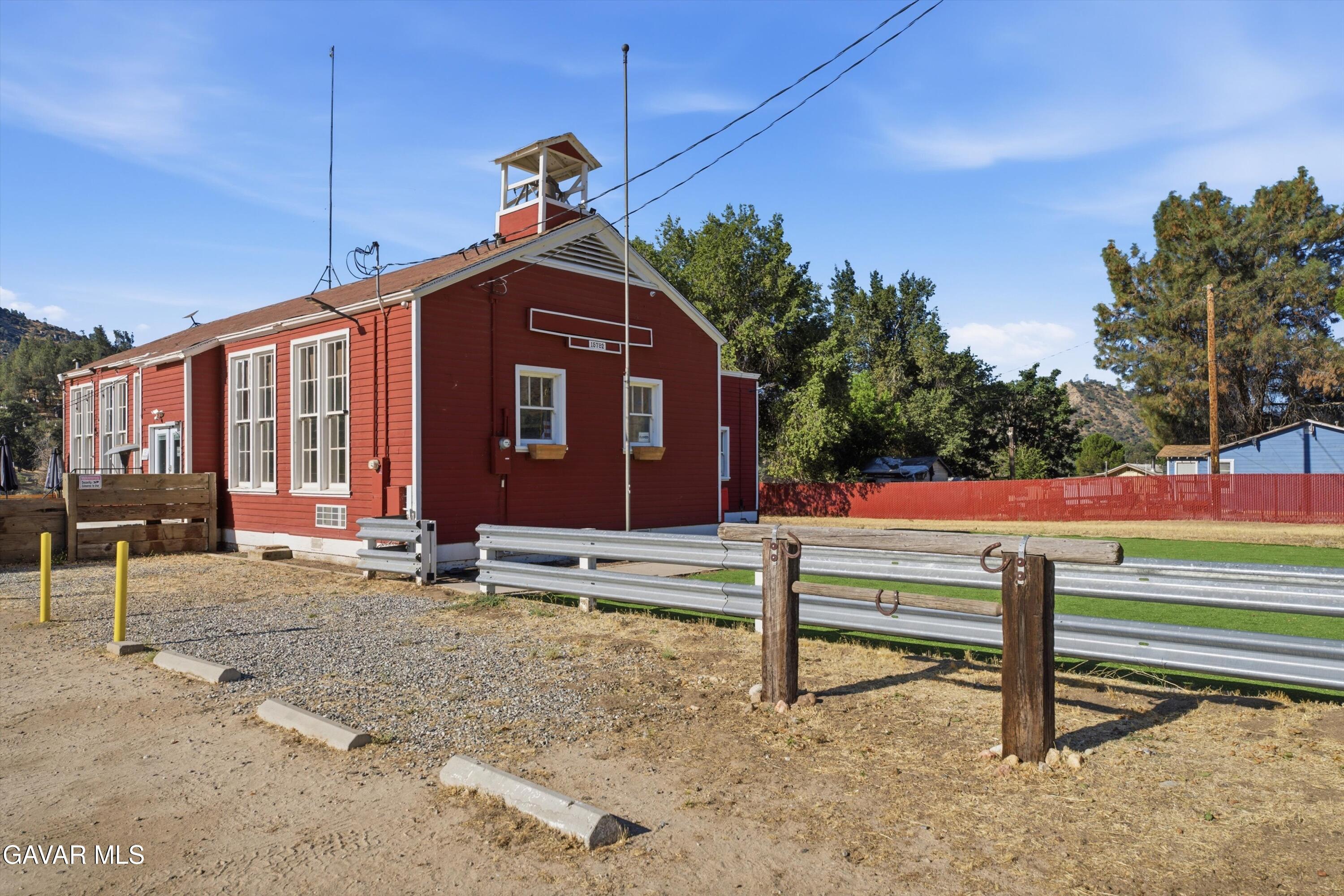 Home in Caliente, CA 93518 — photo 2