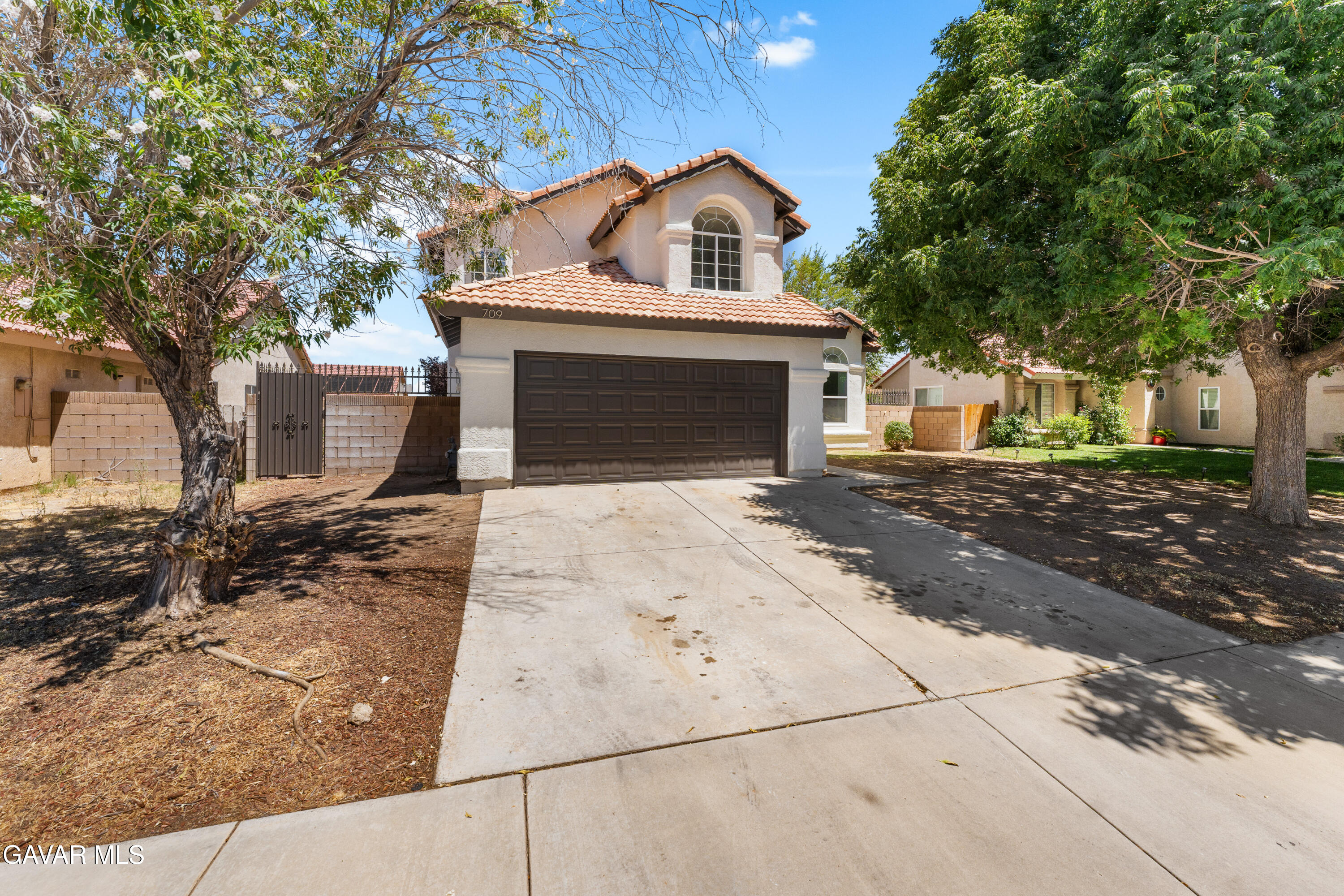 709 E Whitlatch Drive, Lancaster, CA 93535 — photo 2