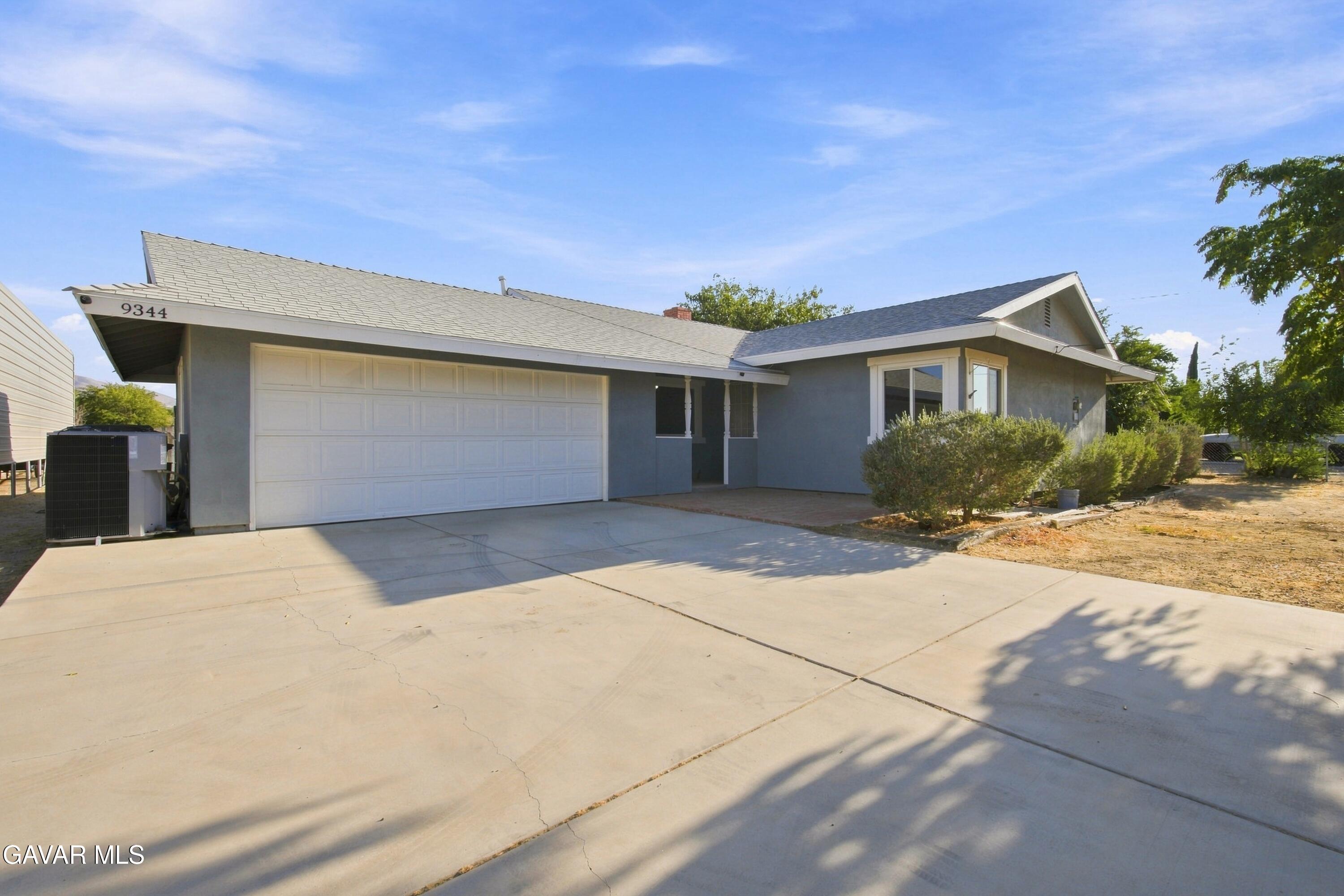 9344 E Avenue T8 — photo