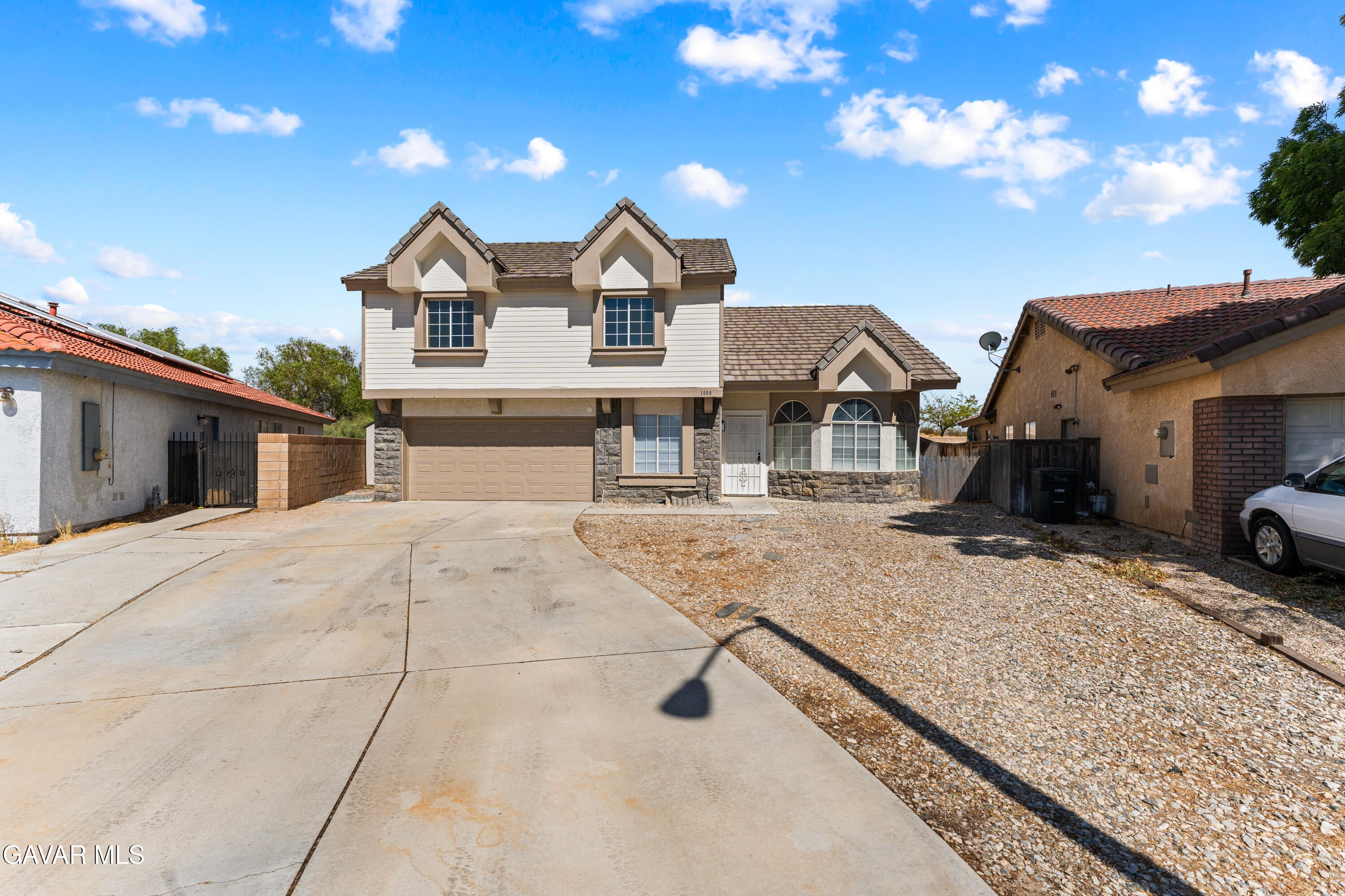 1000 Cloverdale Court — photo