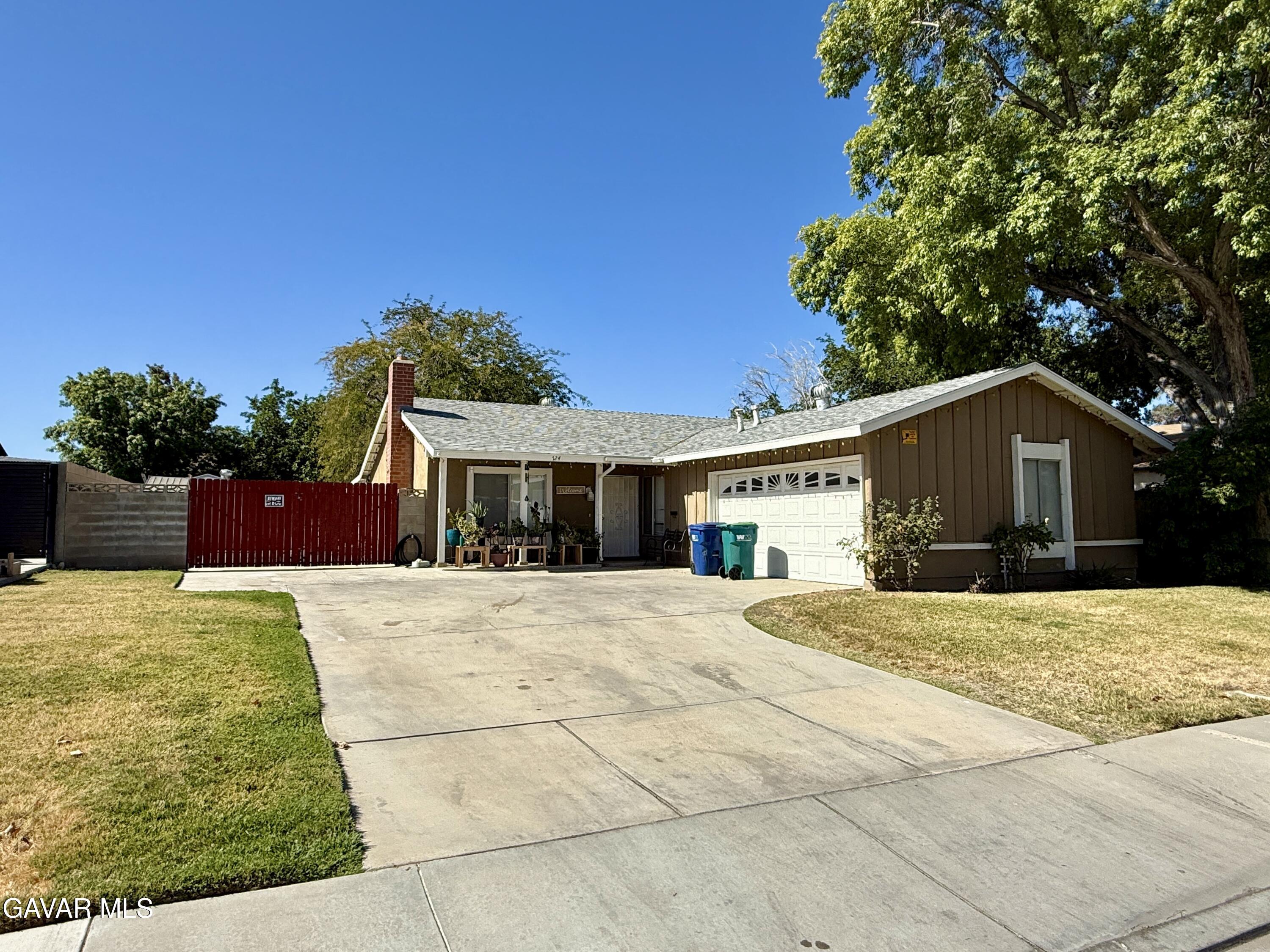 724 E Avenue J4 — photo