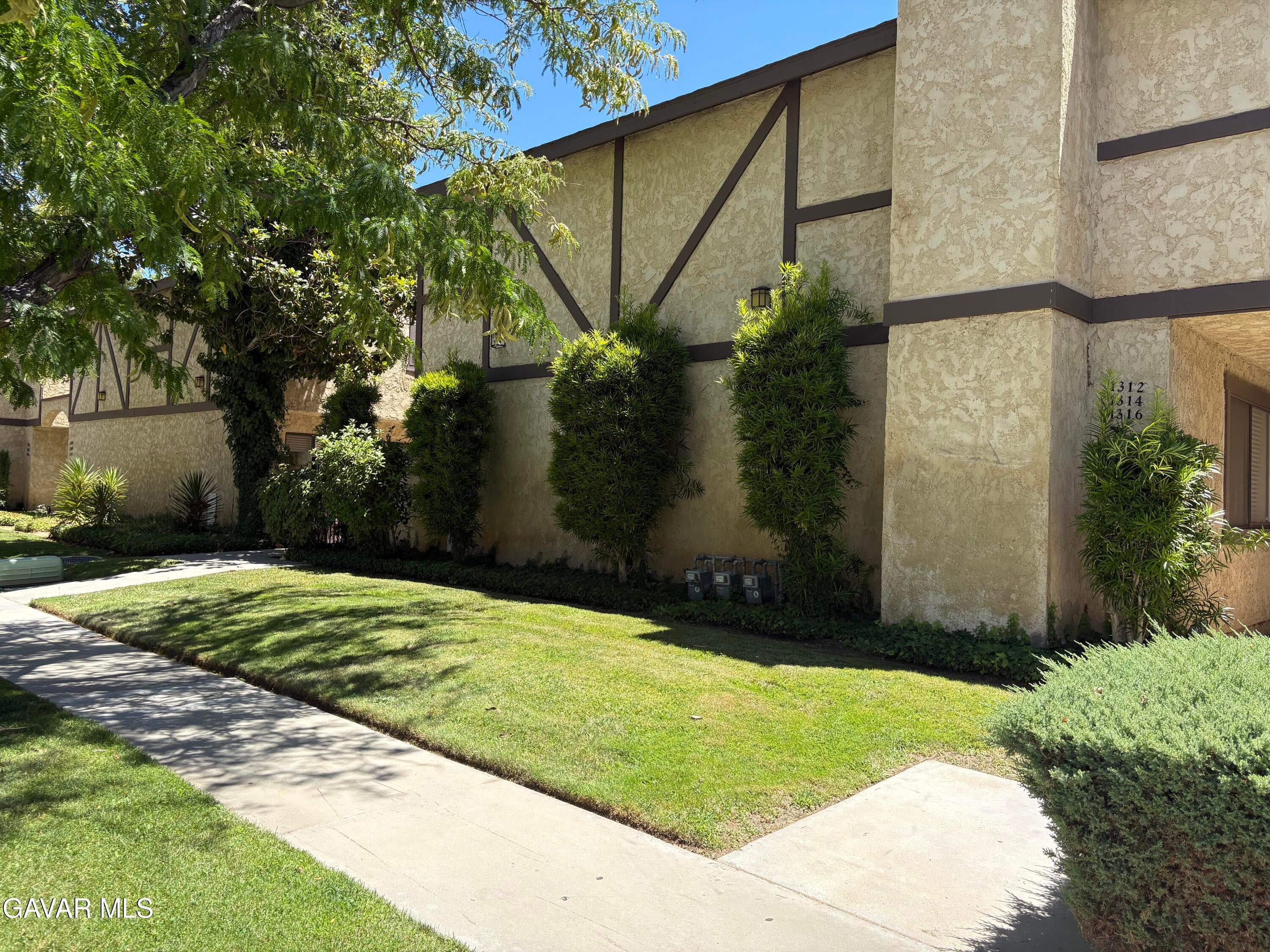 1312 W Avenue J4 — photo