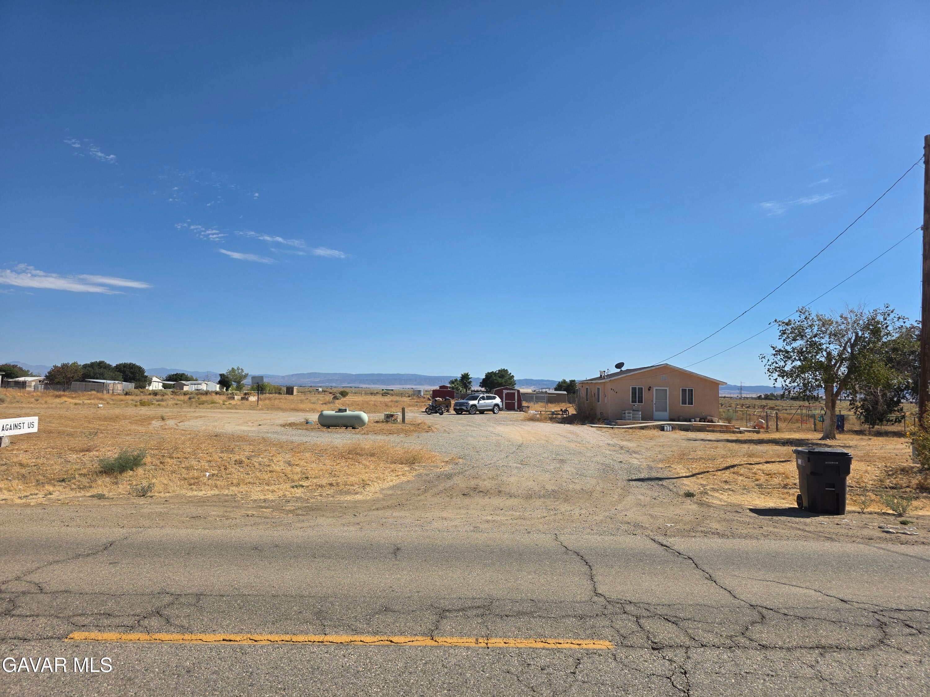 9714 W Rosamond Boulevard — photo