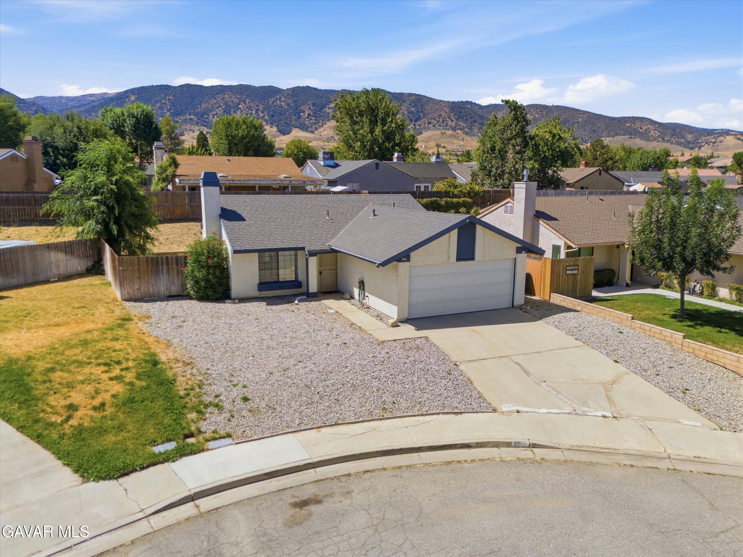 206 Meadowbrook Court, Tehachapi, CA 93561 — photo 2