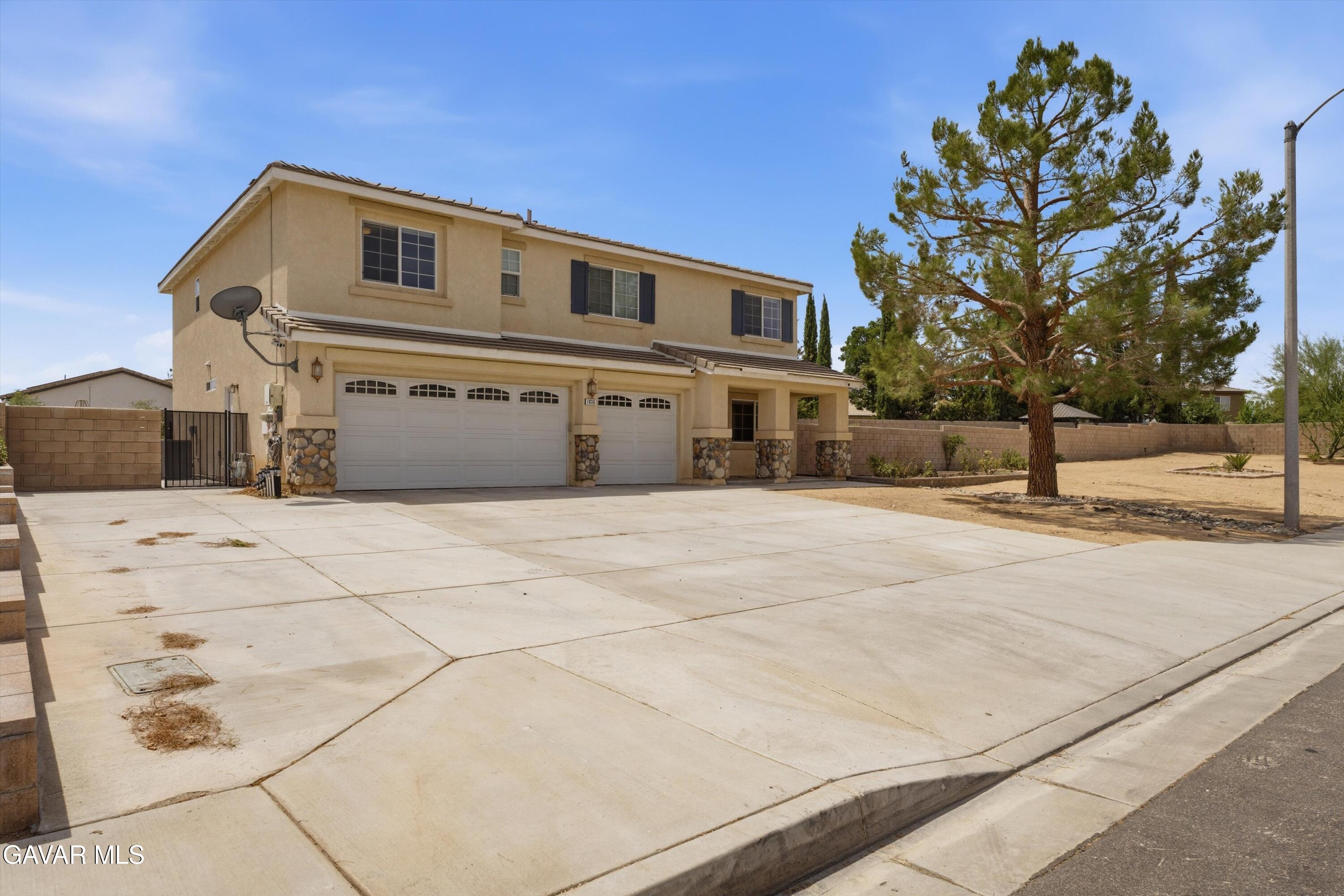 1638 E Miki Way — photo