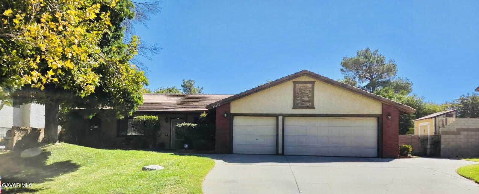 42220 Woodstone Lane — photo