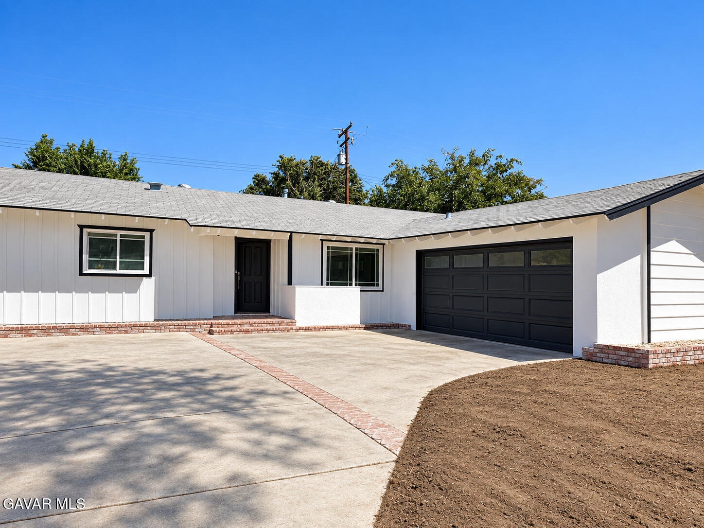 1735 W Jenner Street — photo