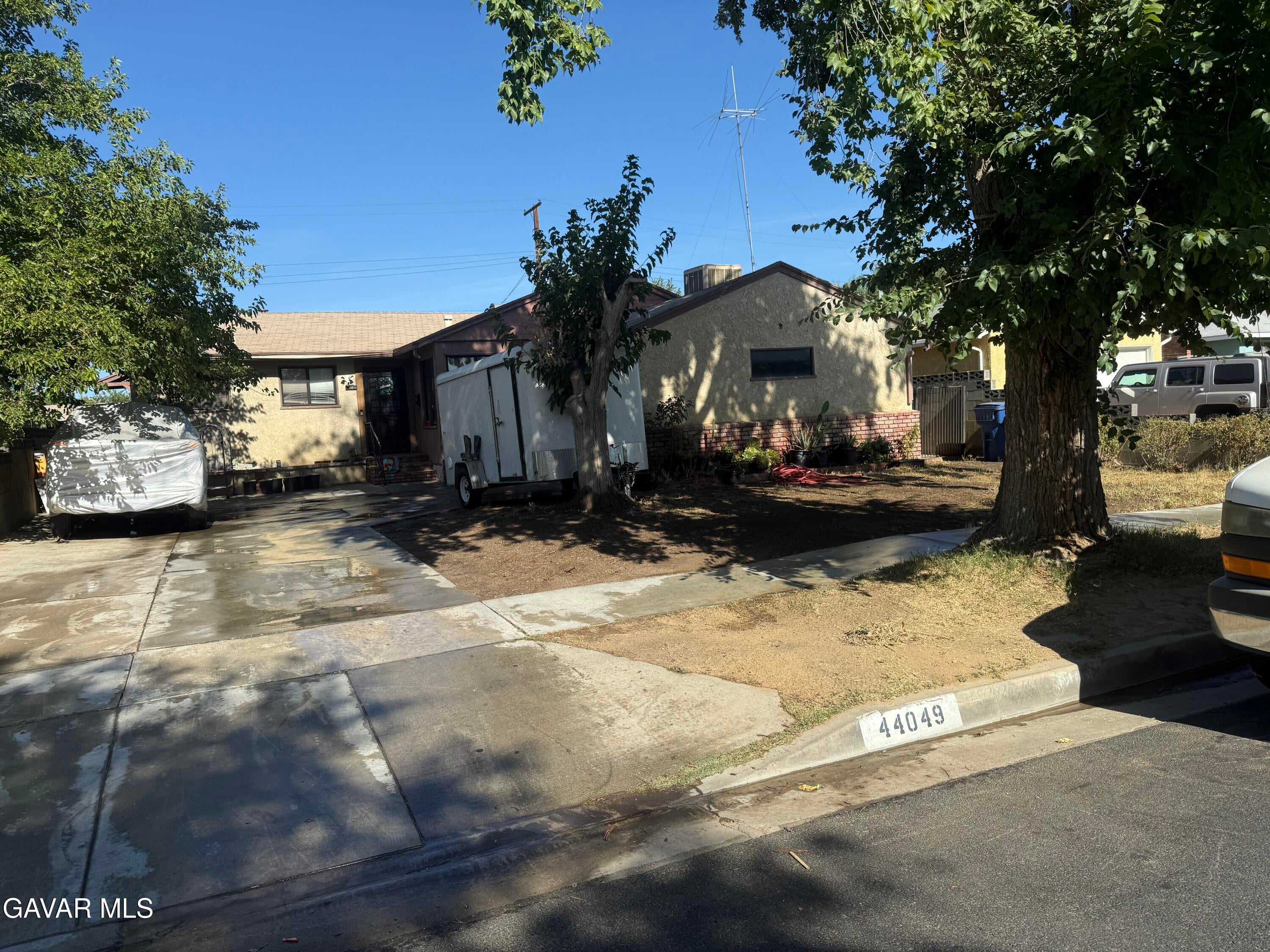 44049 Date Avenue 1 — photo