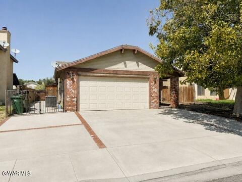 2533 Topaz Lane — photo