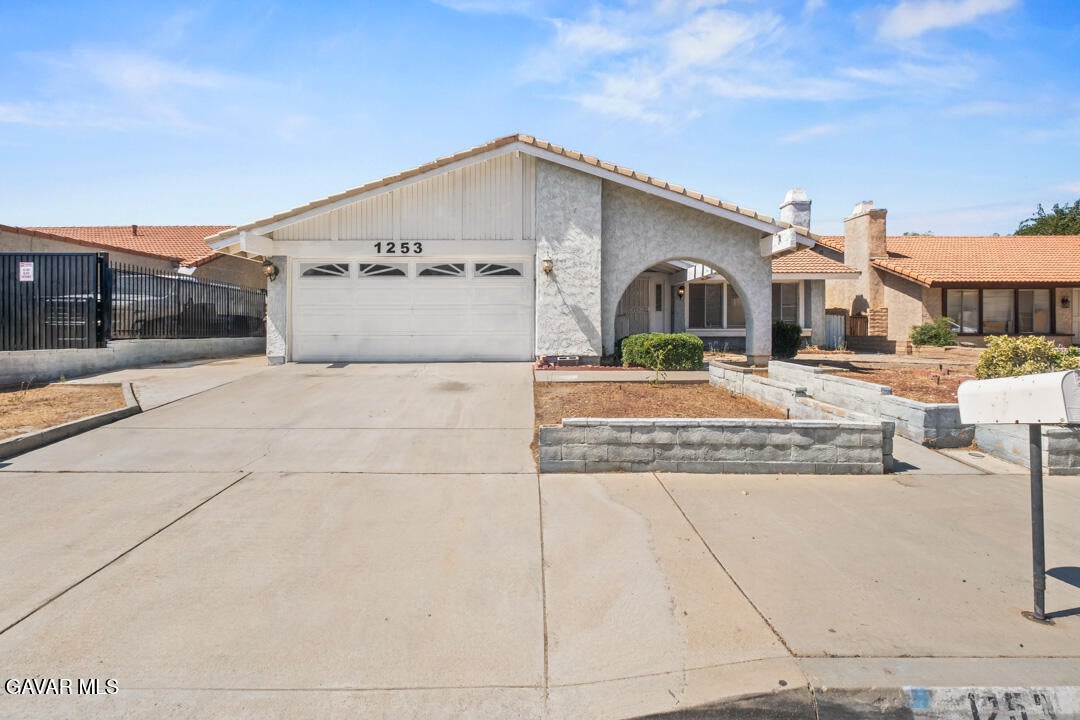 1253 Morven Street — photo