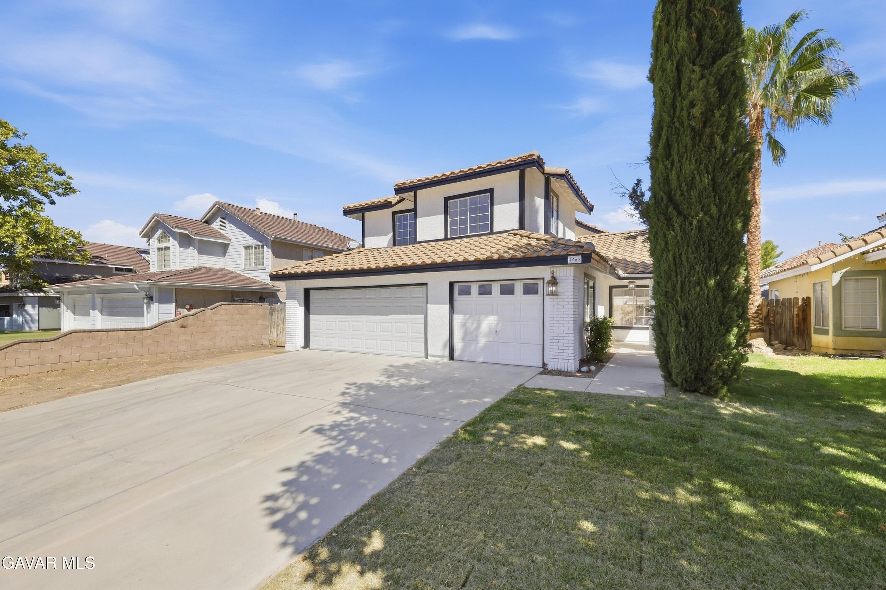 1563 E Kettering Street — photo