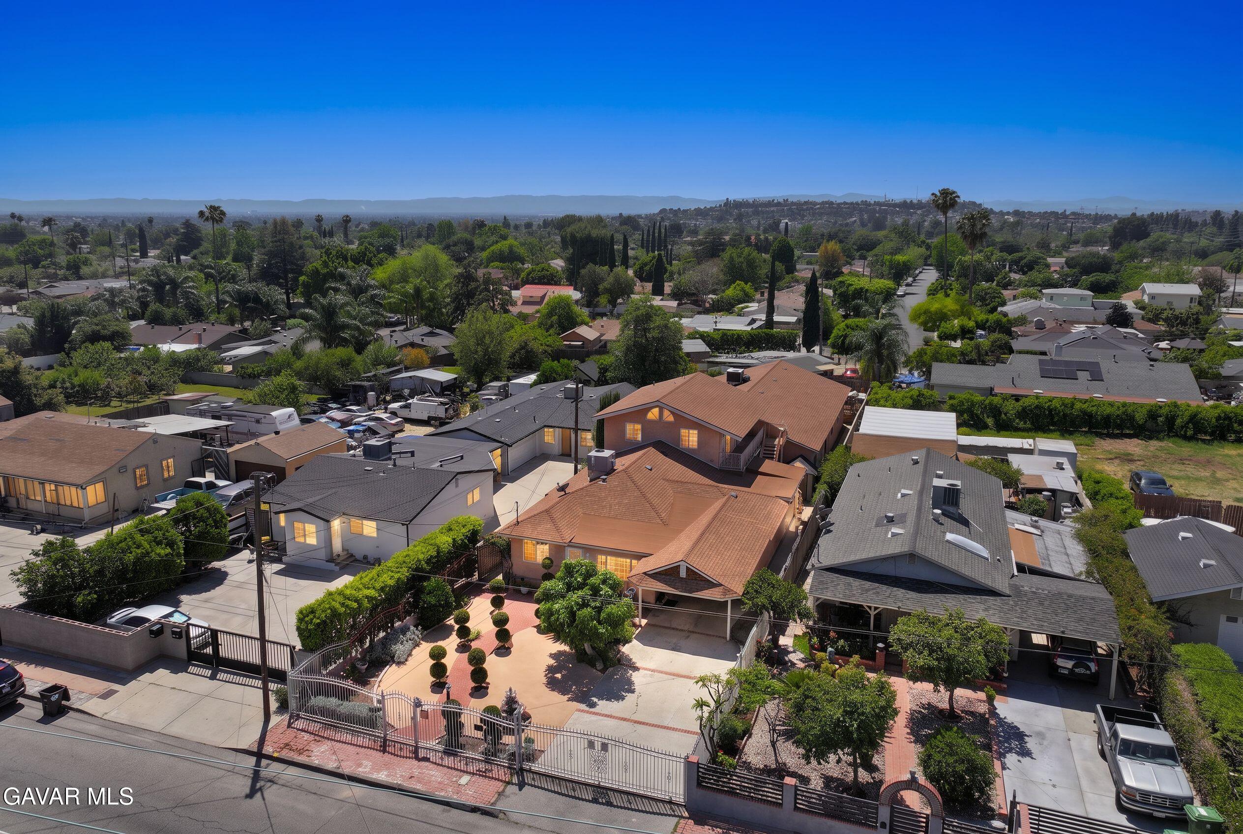 13007 Glenoaks Boulevard — photo