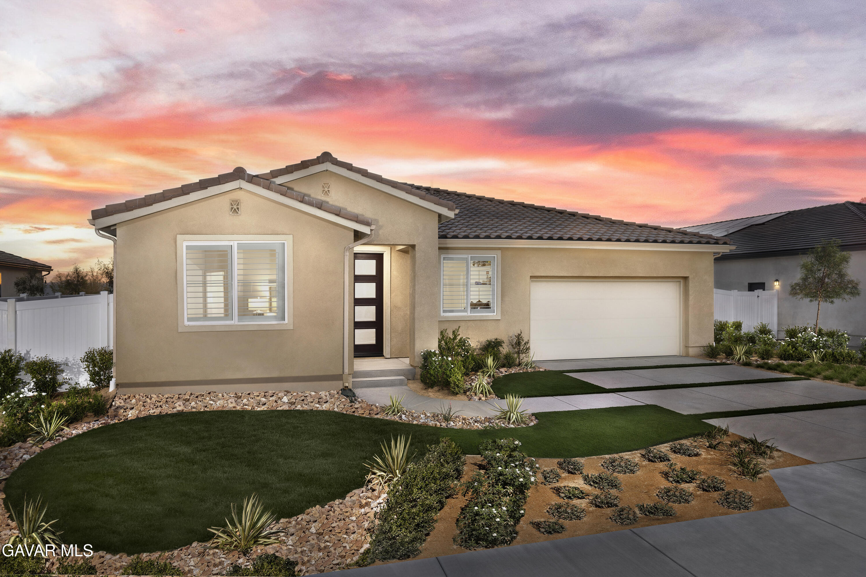 1518 E Holguin Street — photo