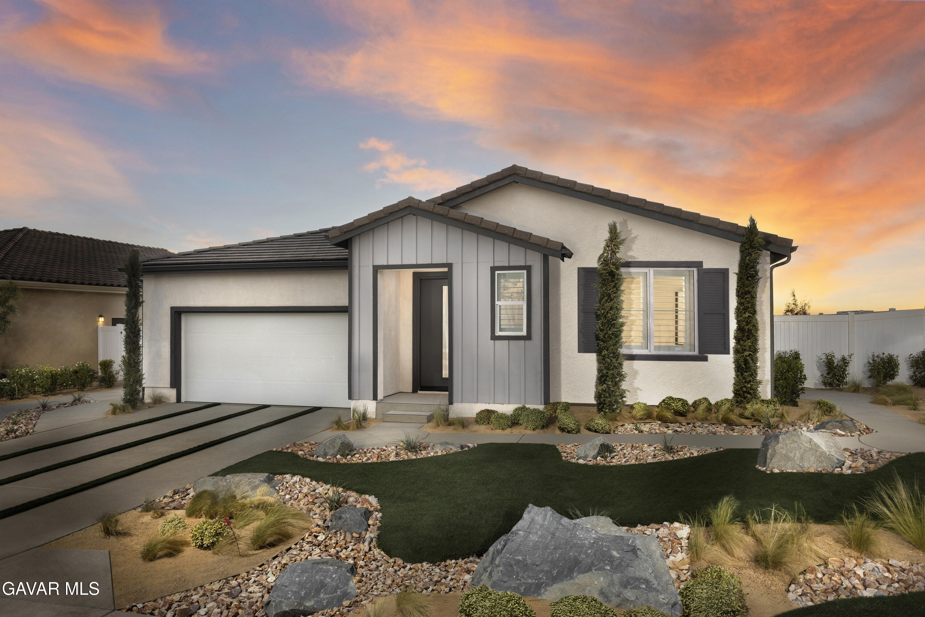 1553 E Holguin Street — photo