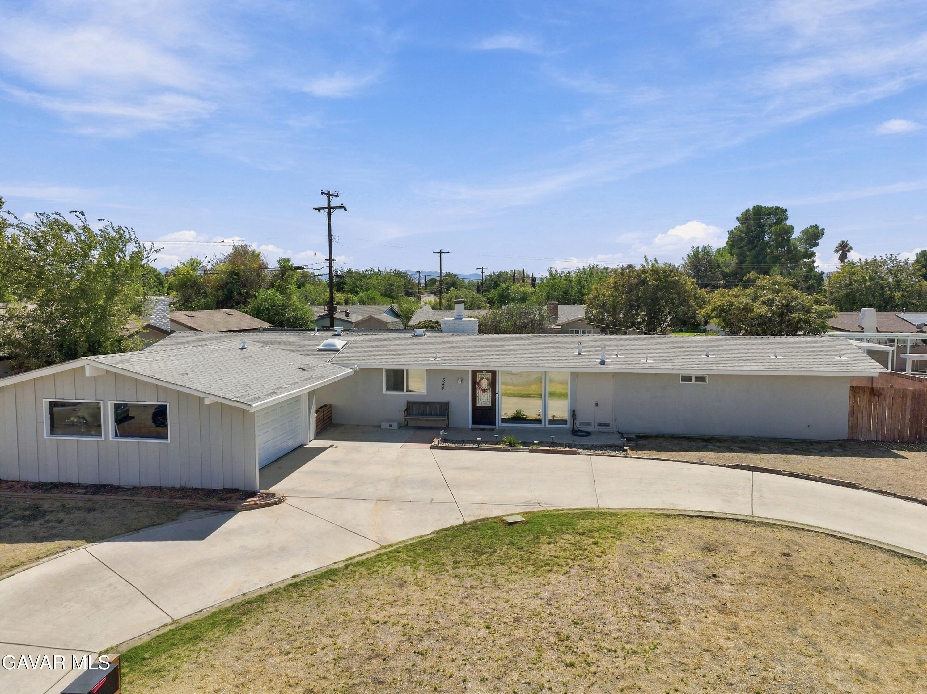 544 E Avenue J1 — photo