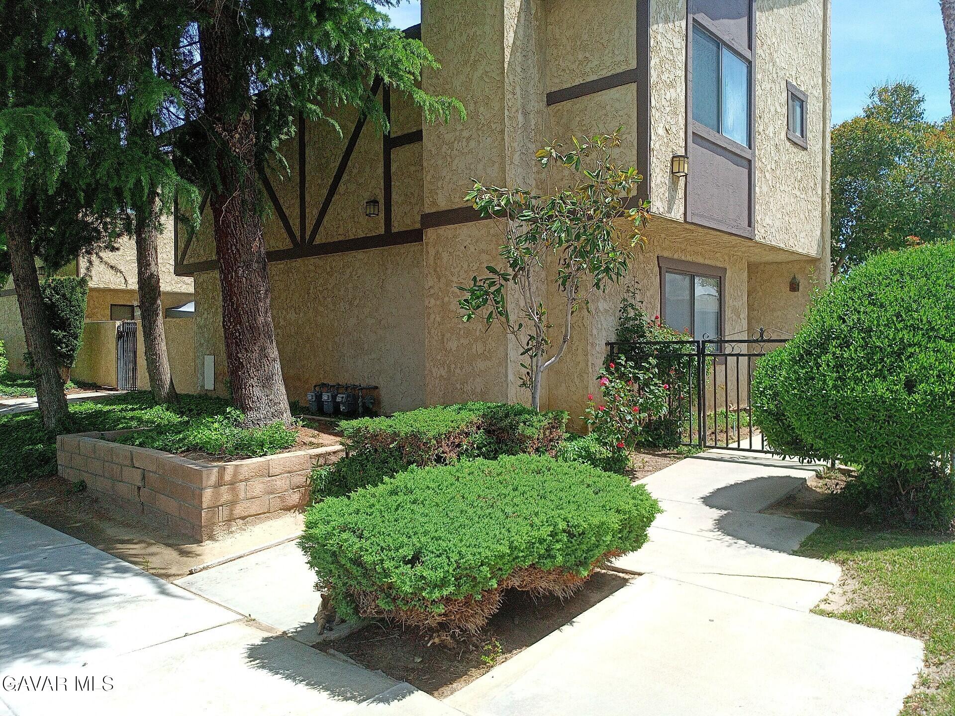 1328 W Avenue J4 — photo