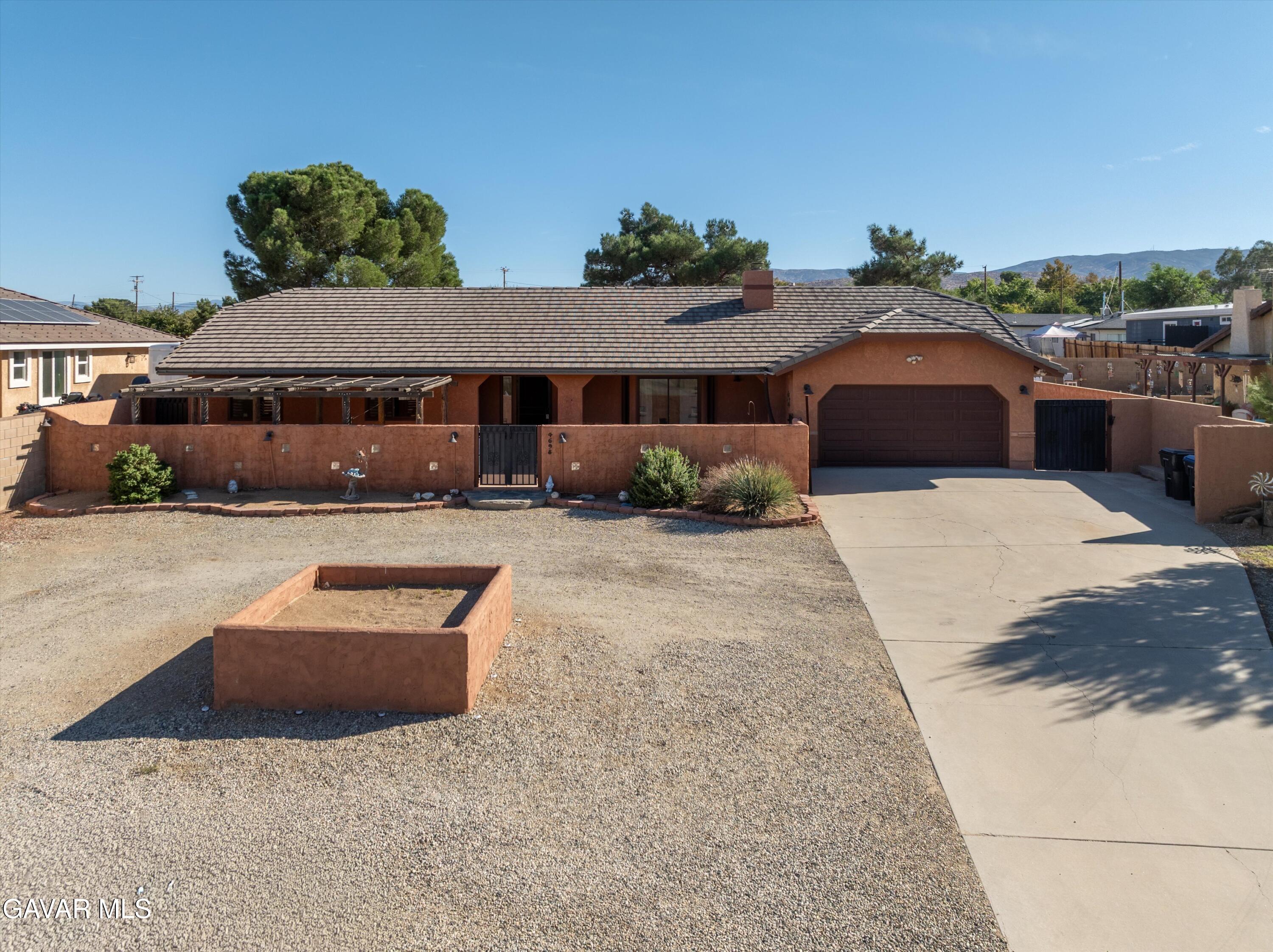 4698 Quartz Hill Road — photo