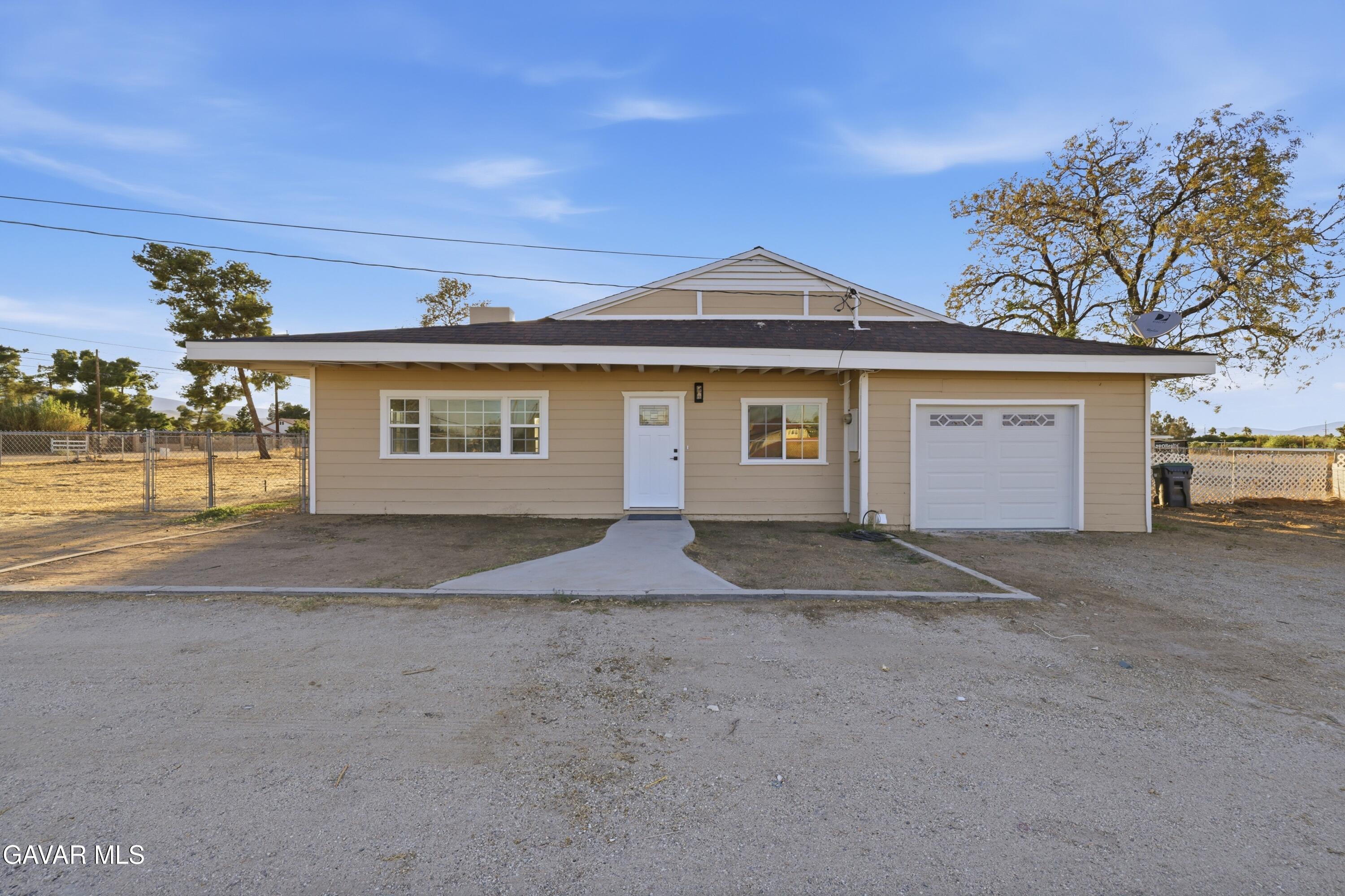 2531 W Avenue M4 — photo