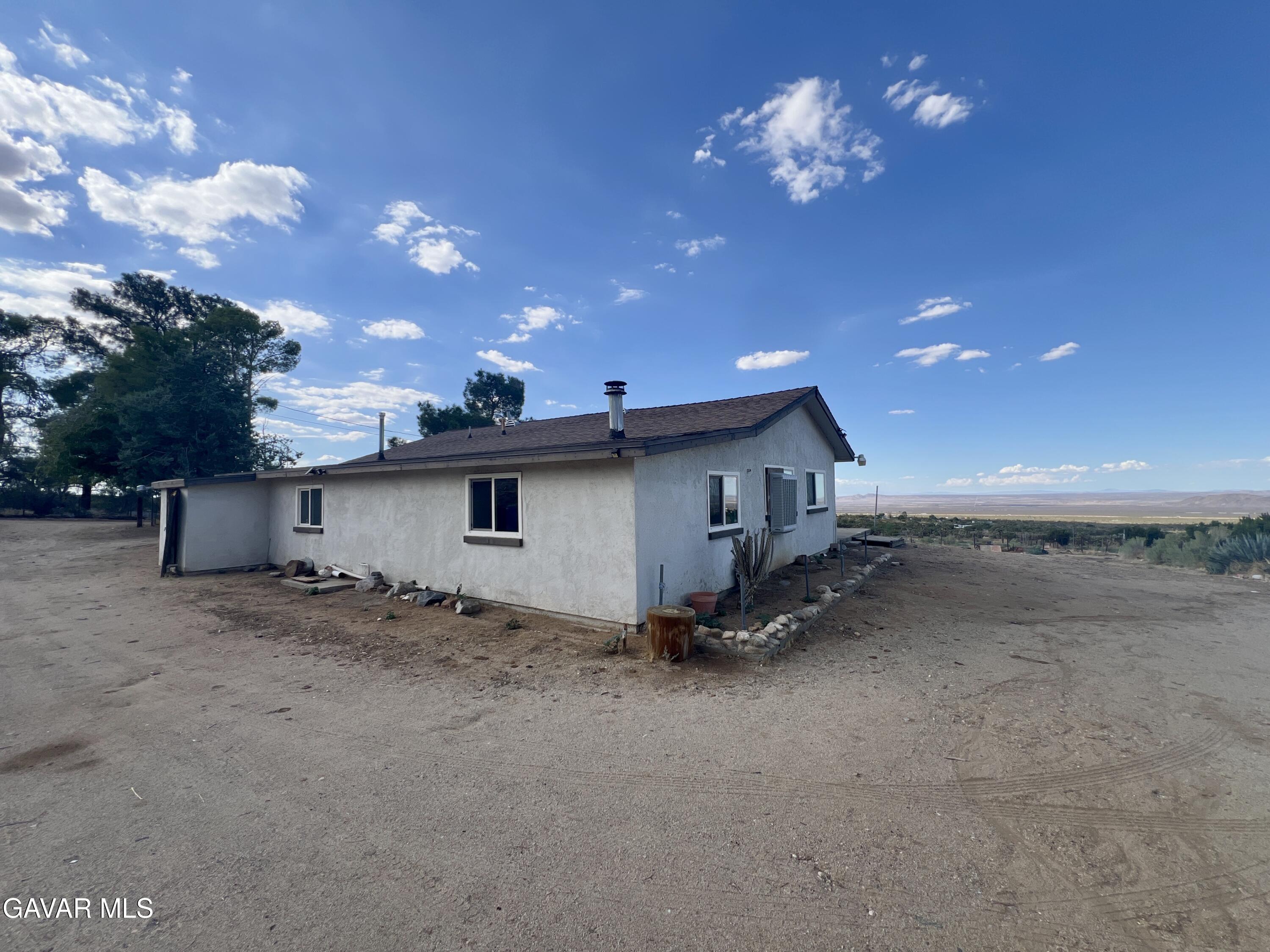 20754 1/2 Fort Tejon Road — photo