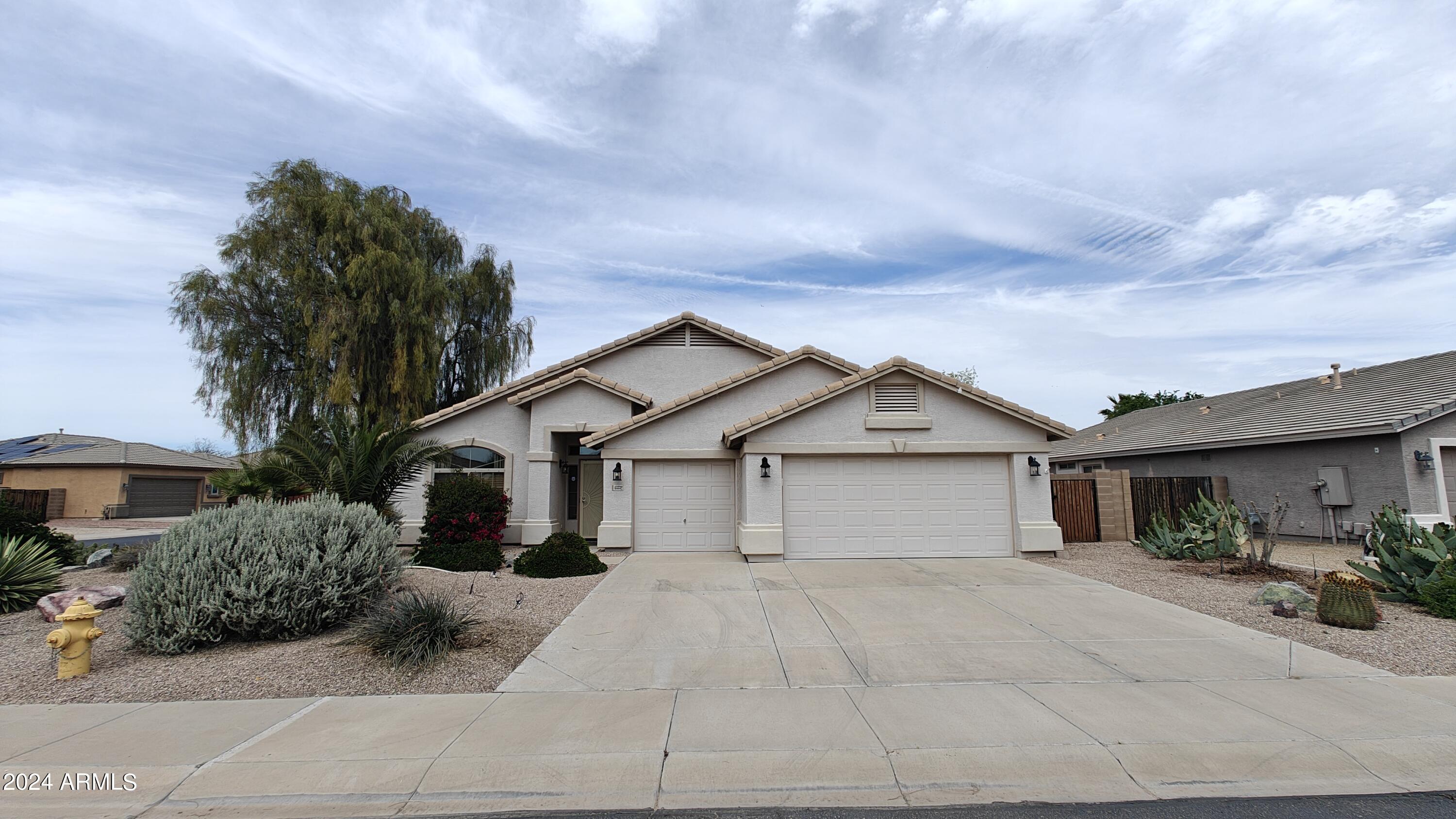 43332 W Griffis Drive — photo