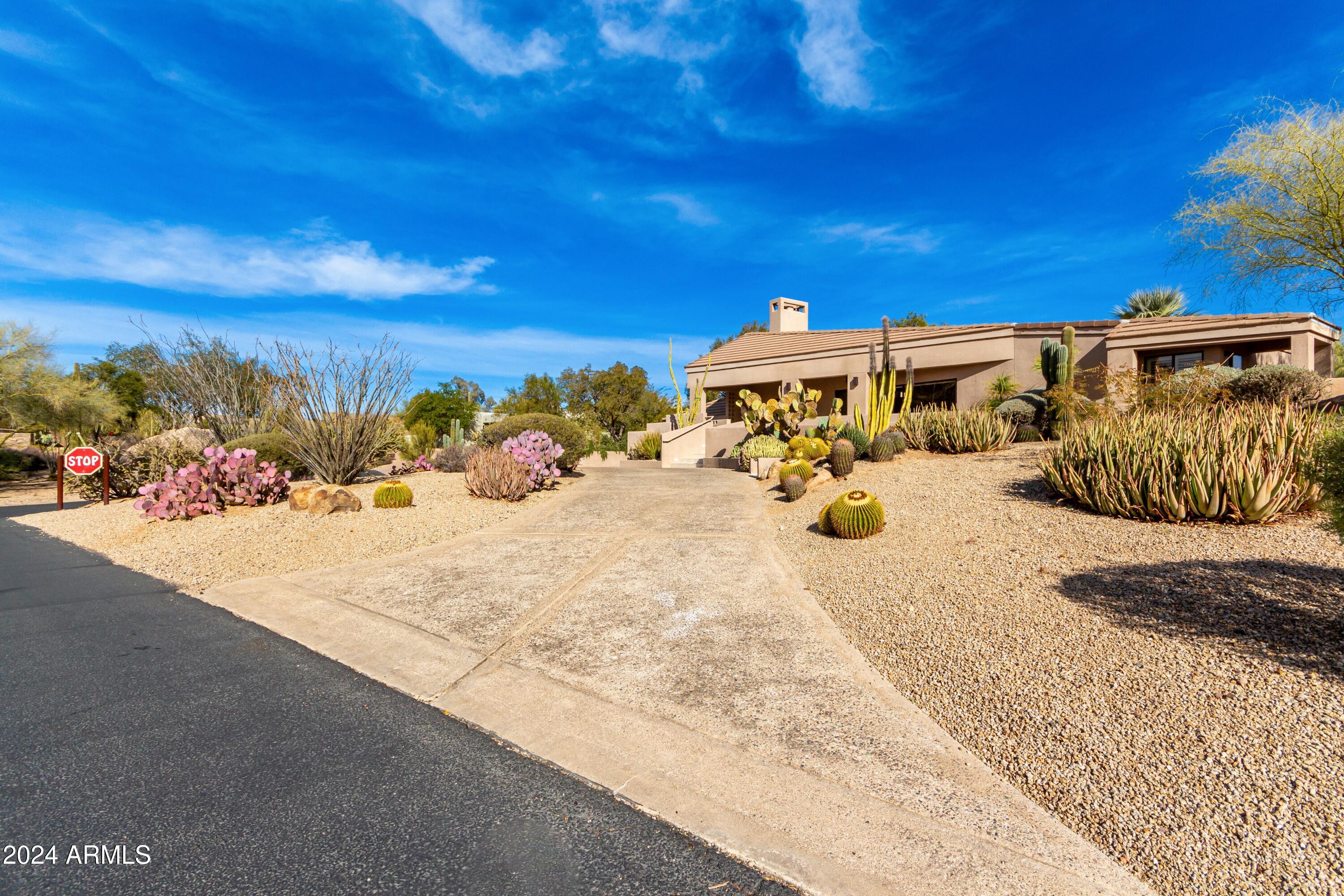 1314 E Coyote Pass — photo