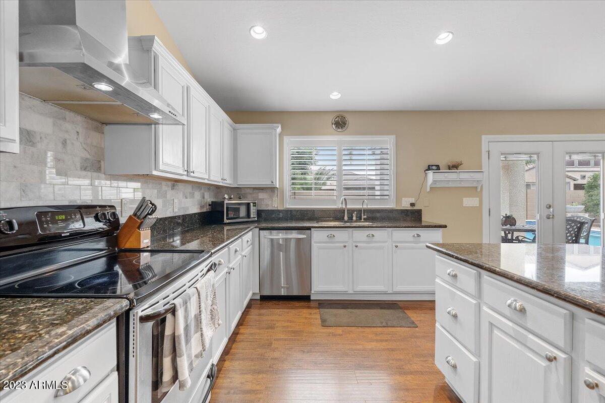 15257 W Hearn Road — photo