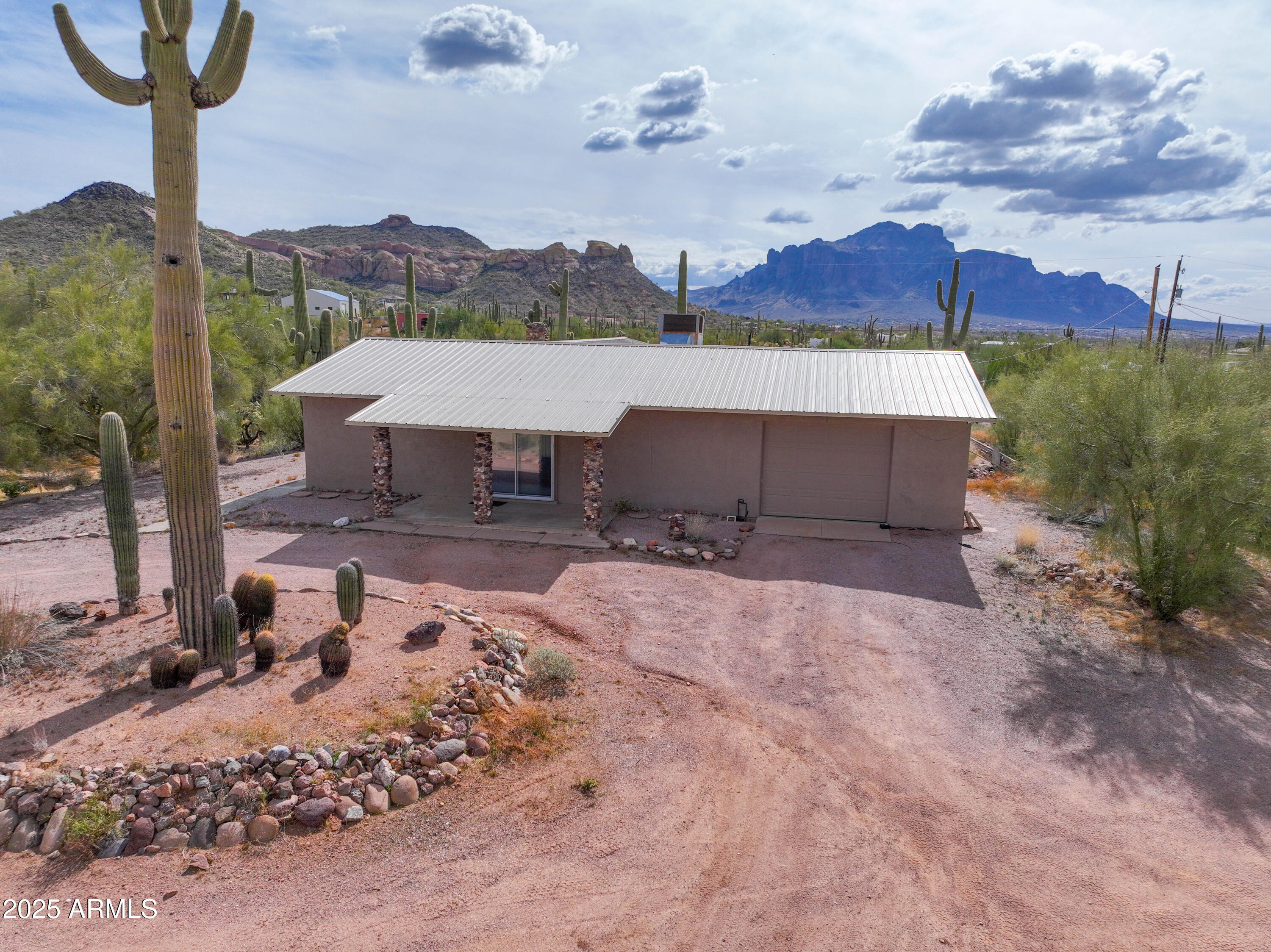1325 E Tonto Street — photo