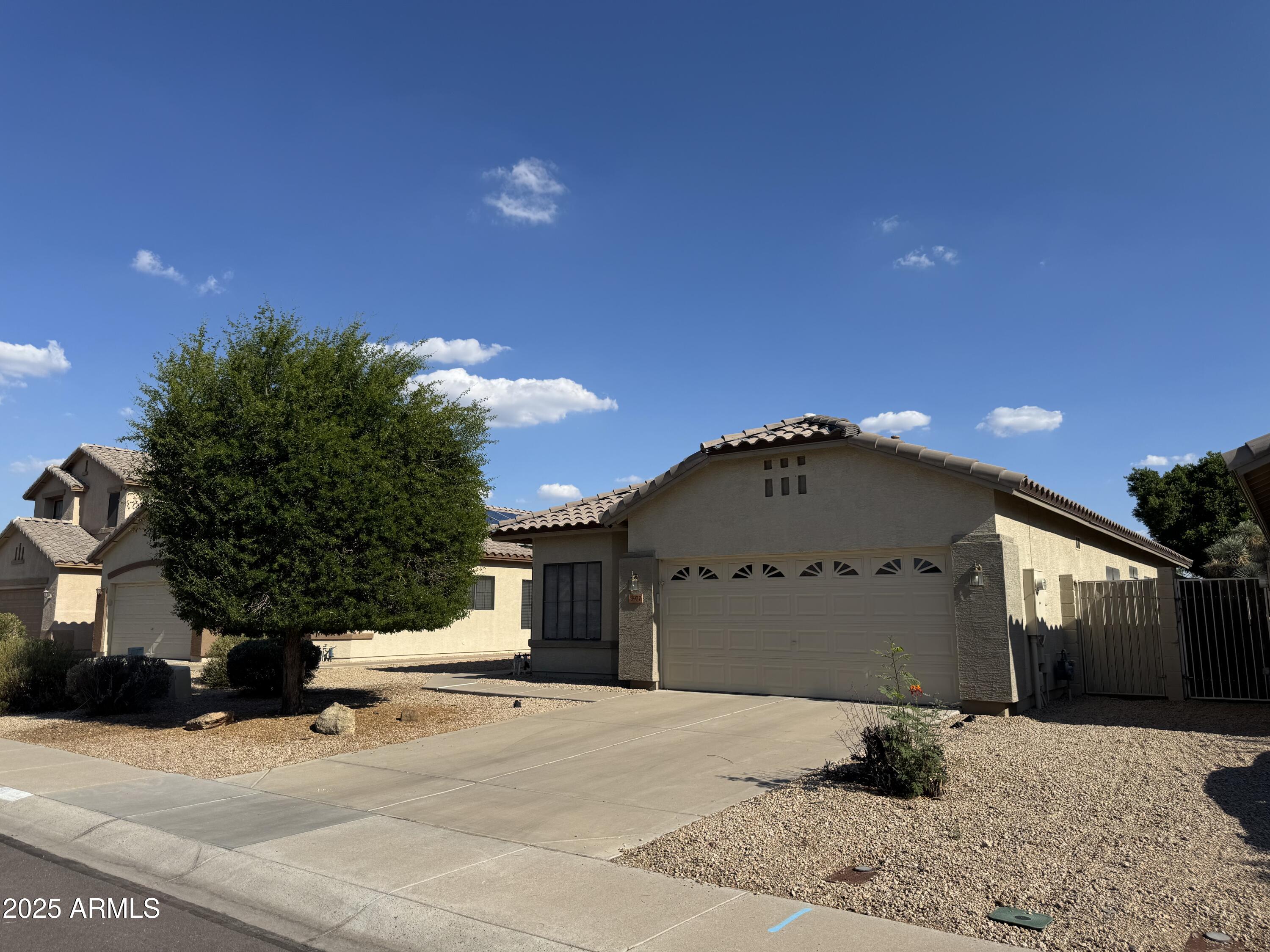 8927 W Paradise Drive — photo