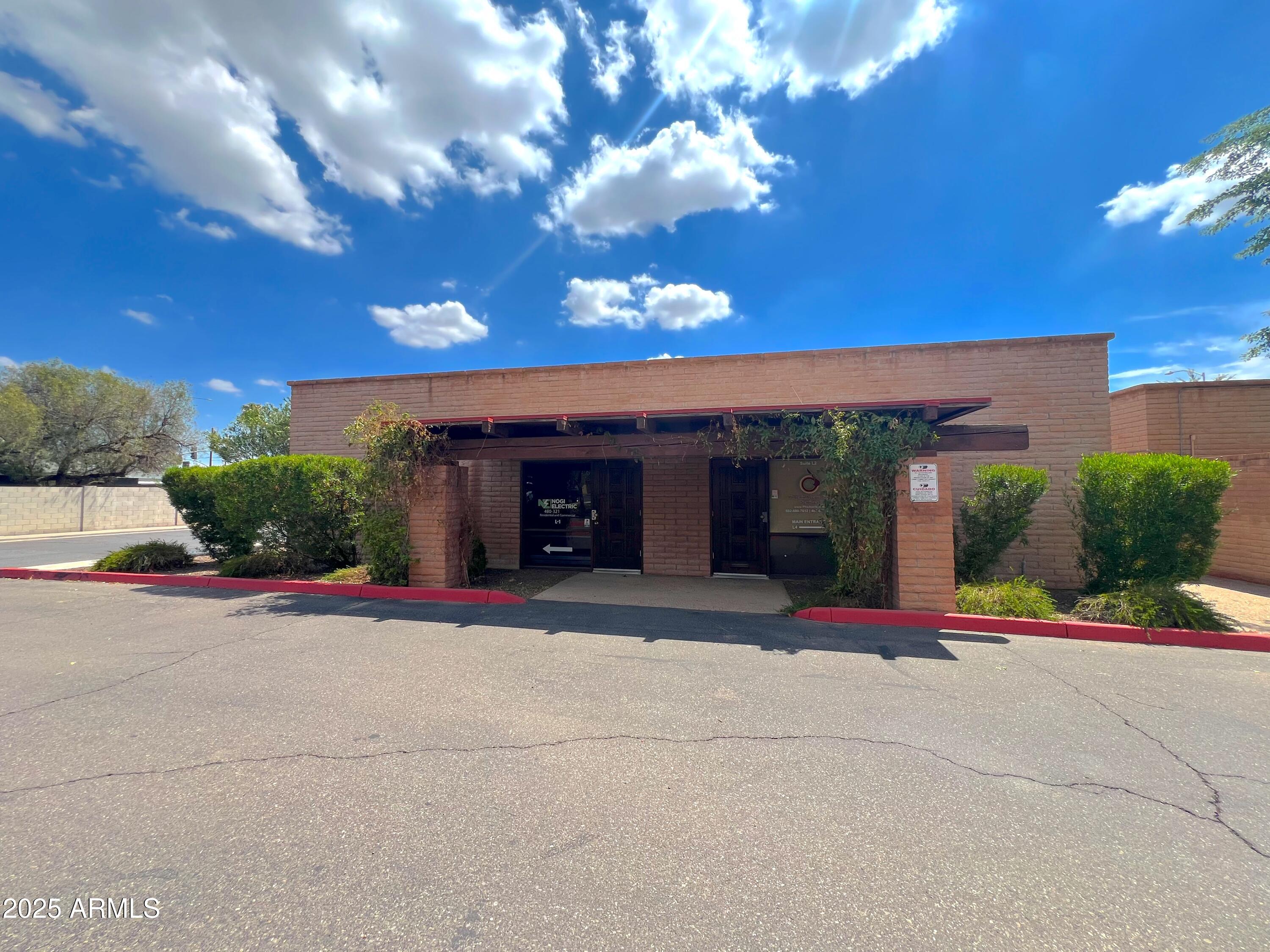 1550 E University Drive L1,2,3 — photo
