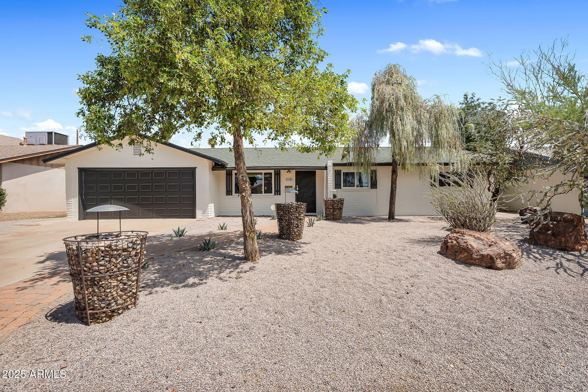 1018 E Marigold Lane — photo