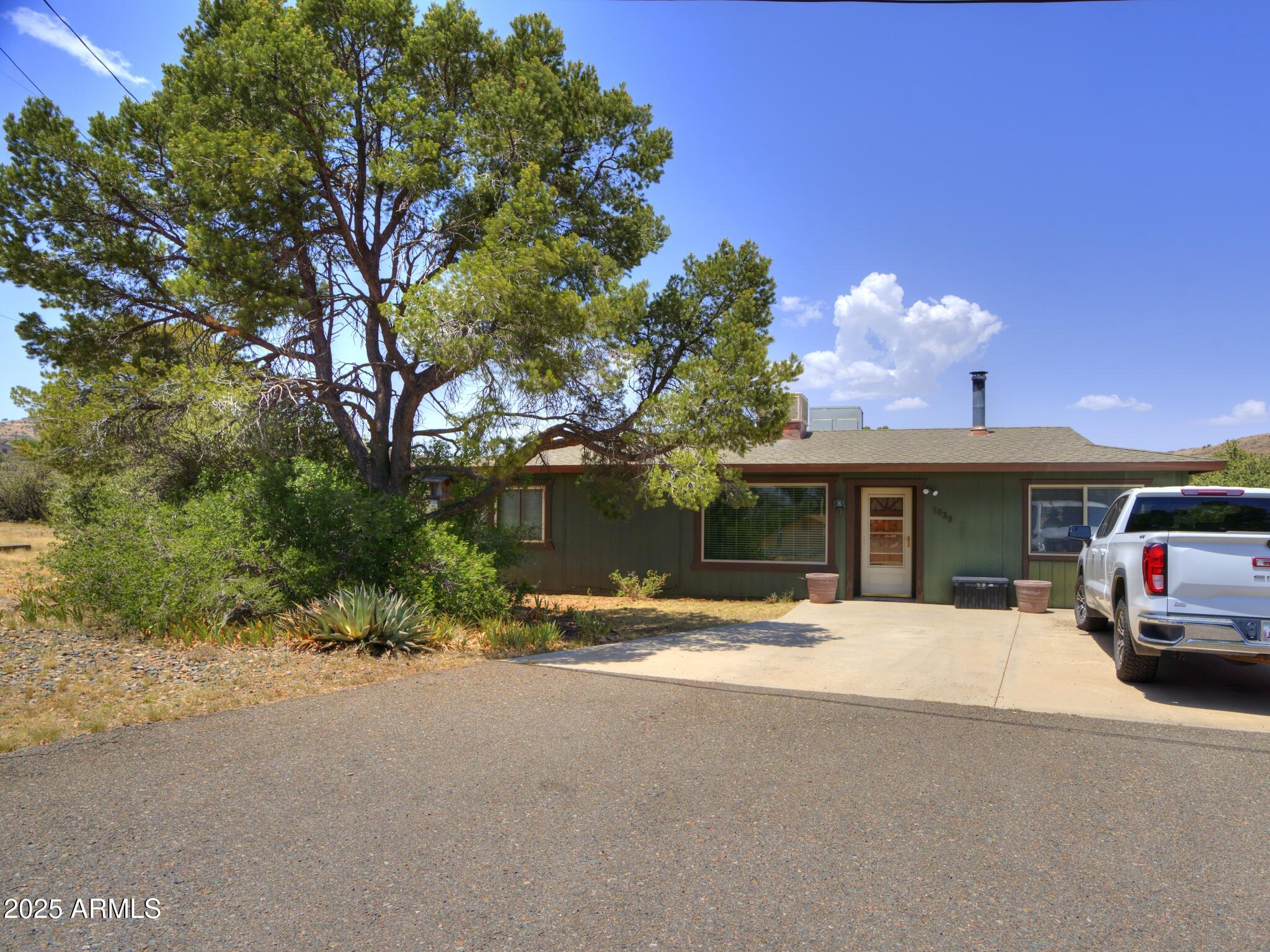 1636 N Elaine Way — photo