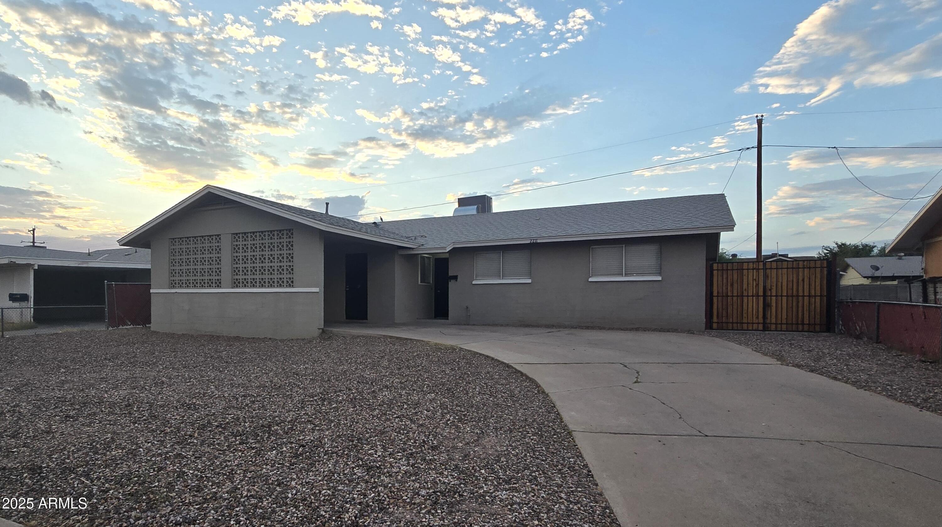 2211 W Pecan Road — photo