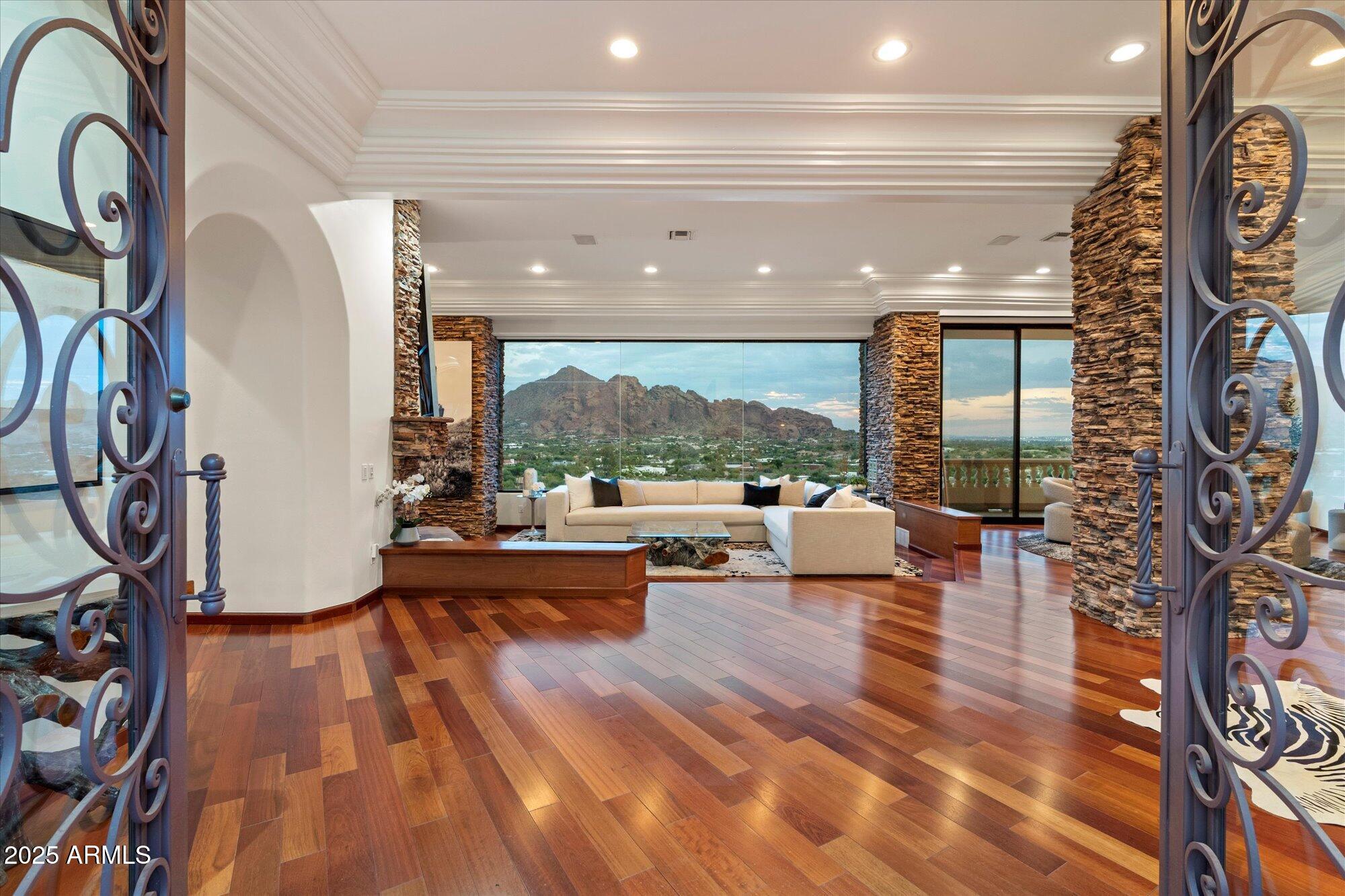 6827 N Highlands Drive — photo