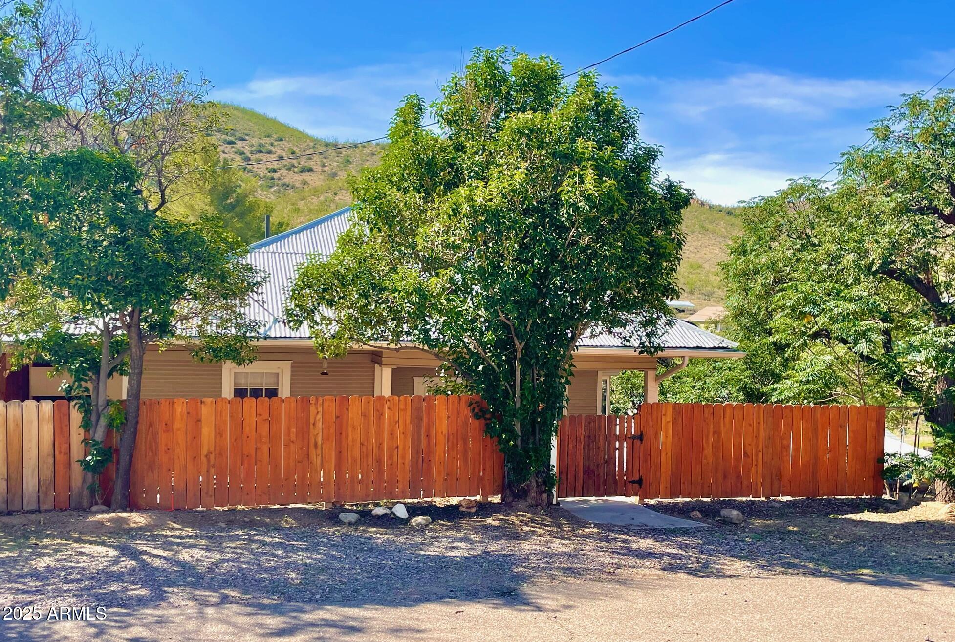 318 Van Dyke Street — photo
