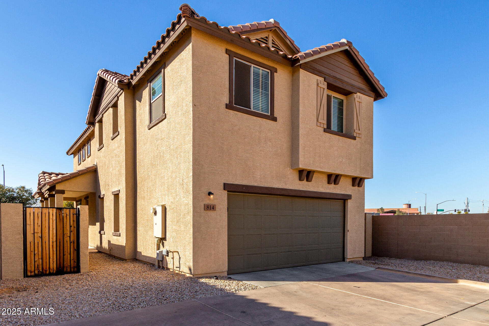 814 E Agua Fria Lane — photo