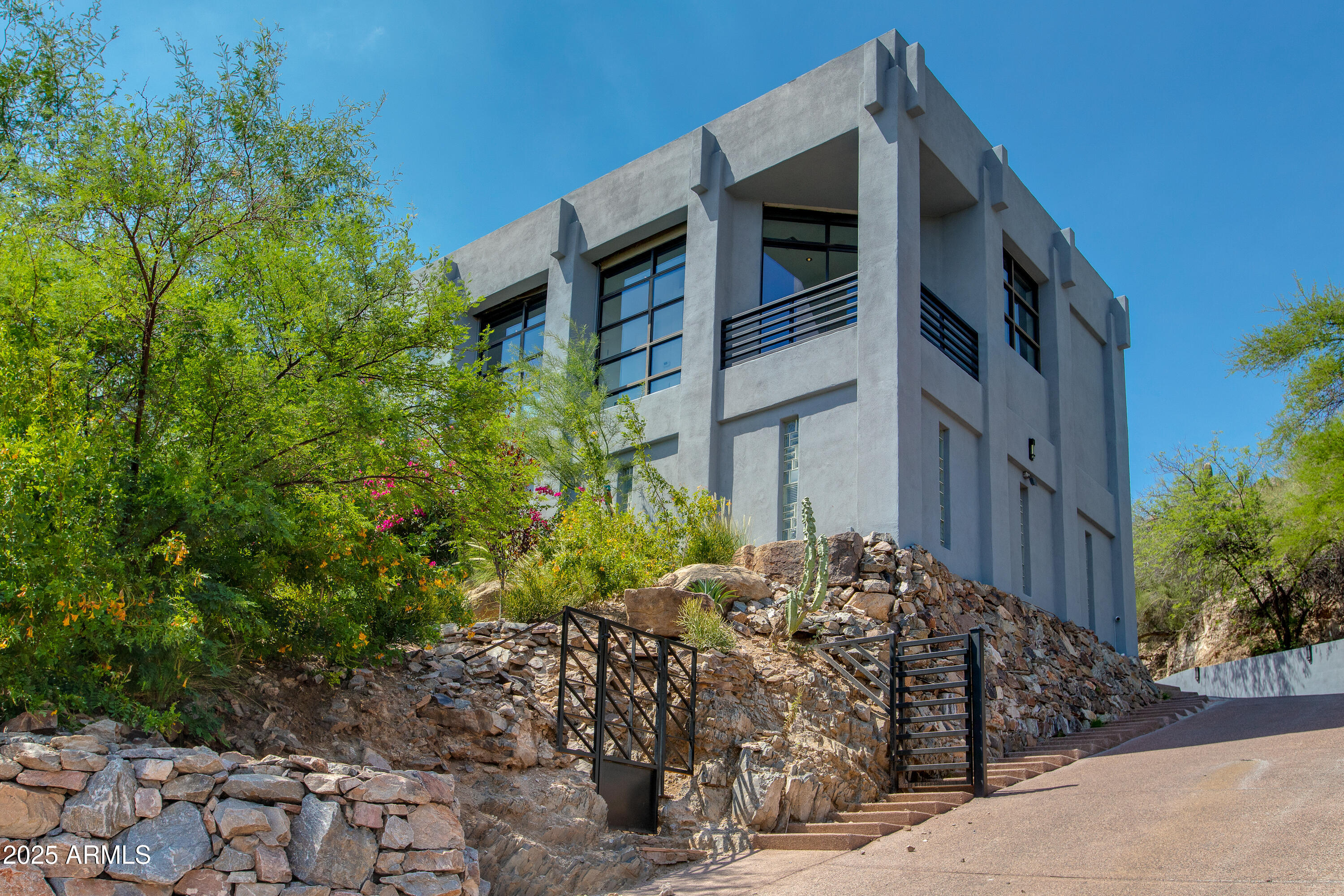 4228 E Highlands Drive — photo
