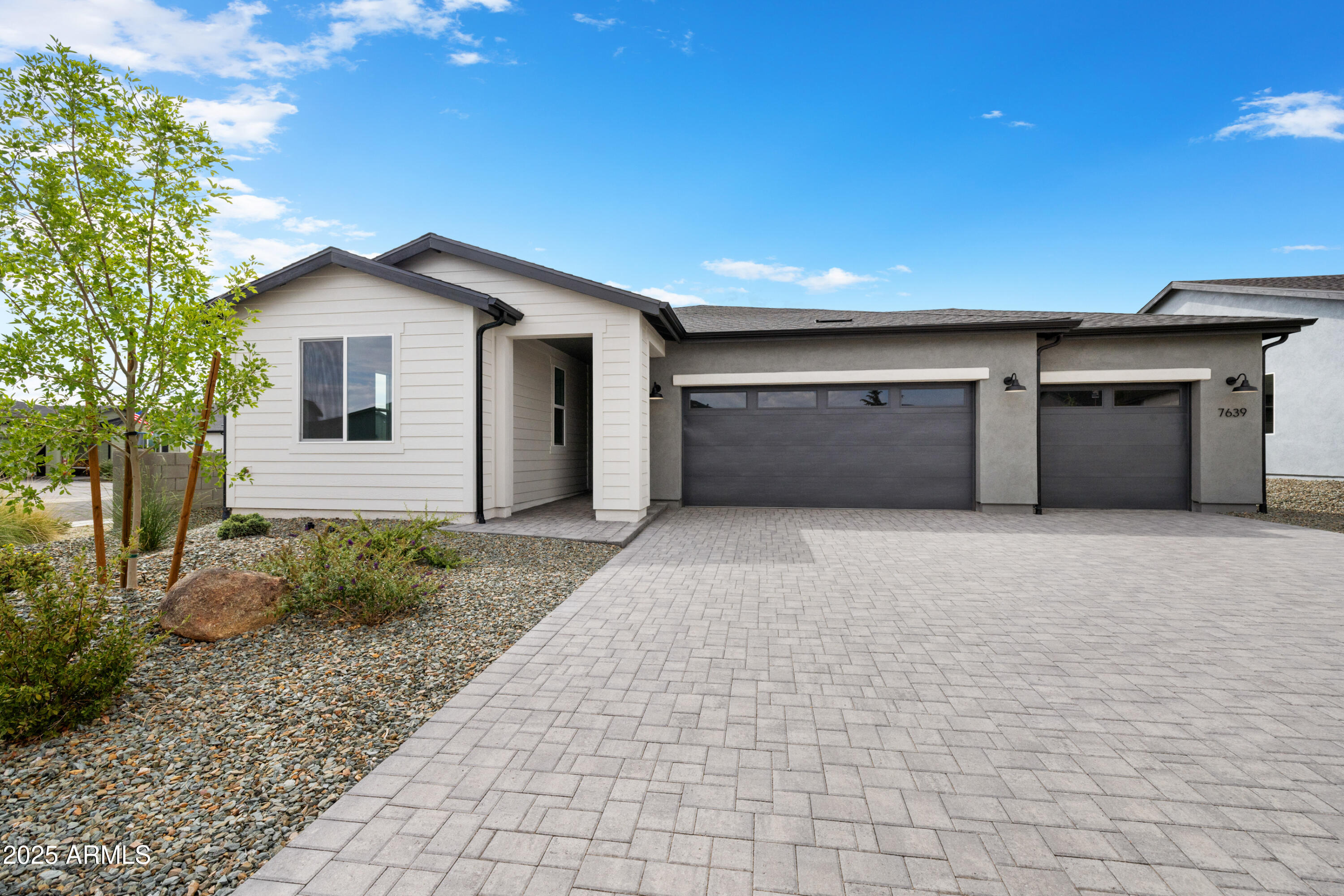 7639 E Louie Lane — photo