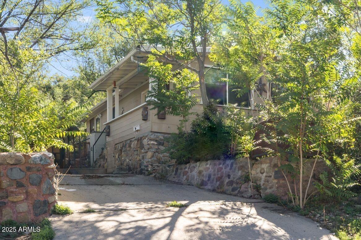 337 S Pleasant Street — photo